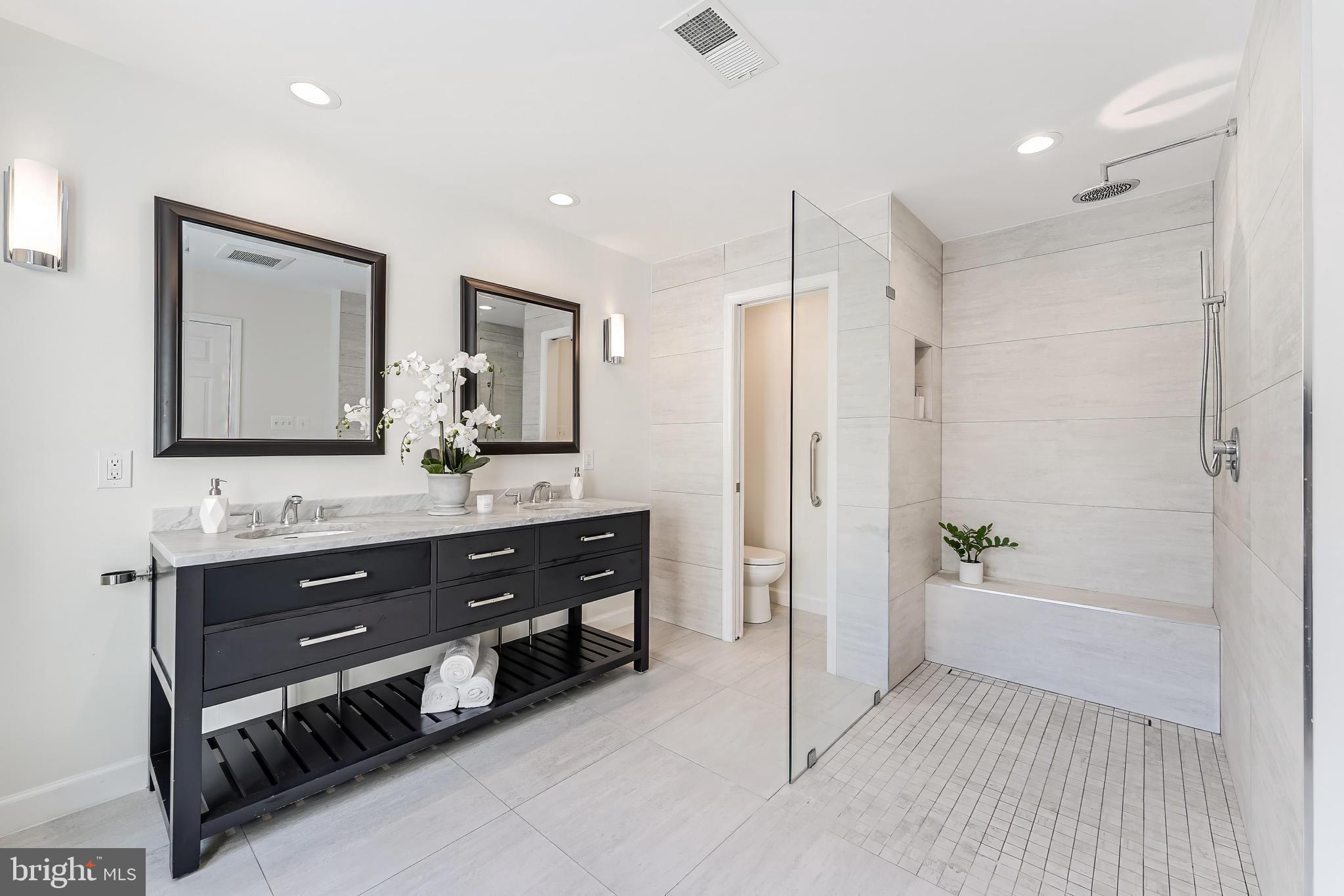 MC LEAN OAKS - Residential