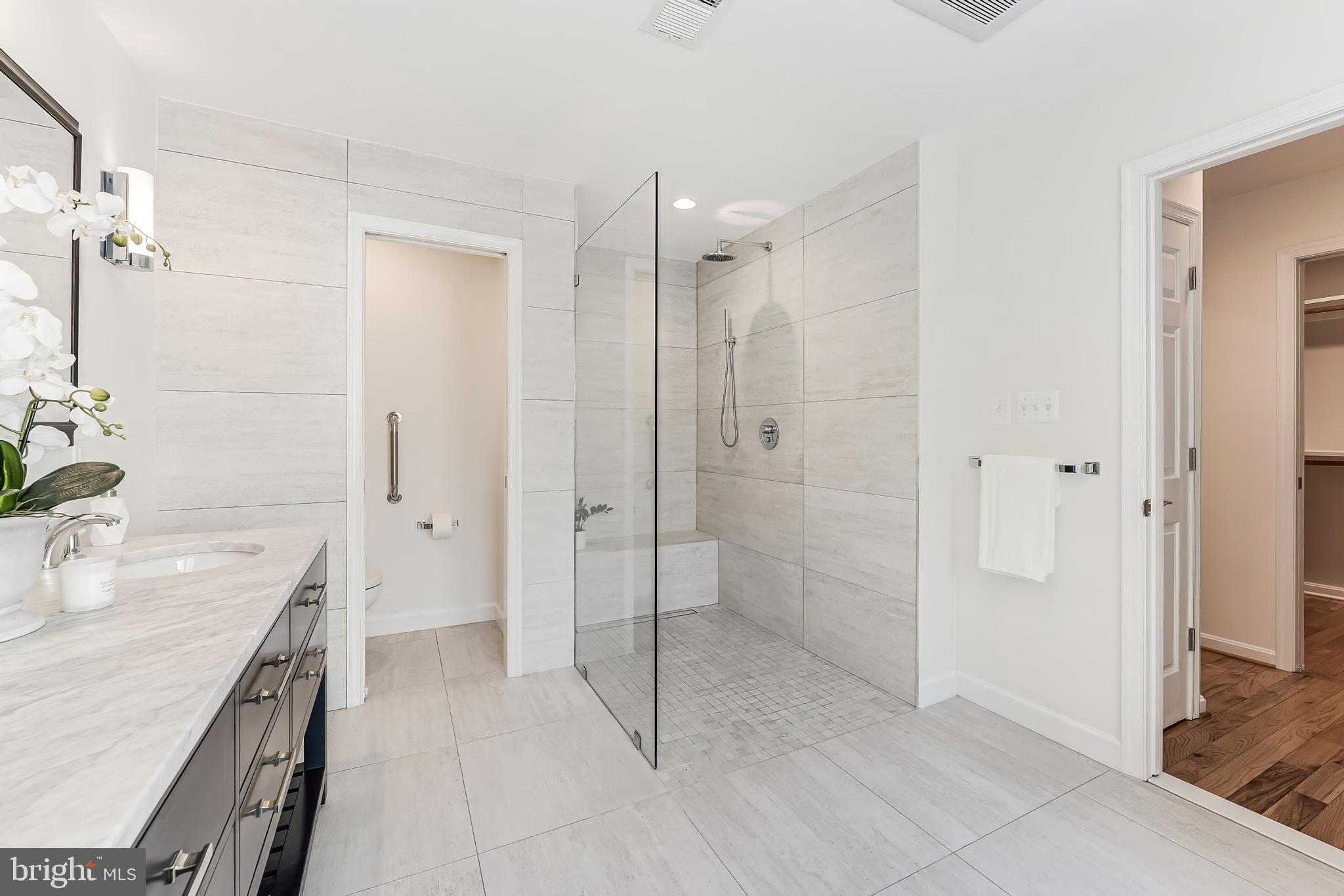 MC LEAN OAKS - Residential