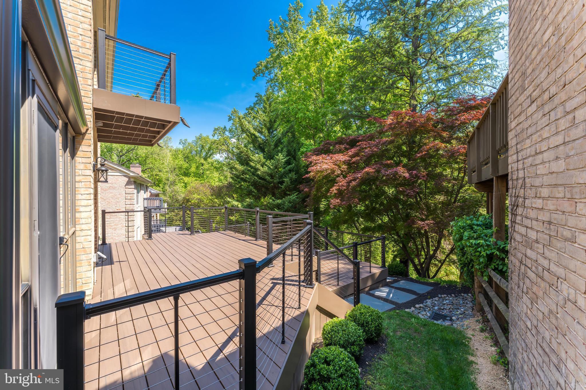 MC LEAN OAKS - Residential