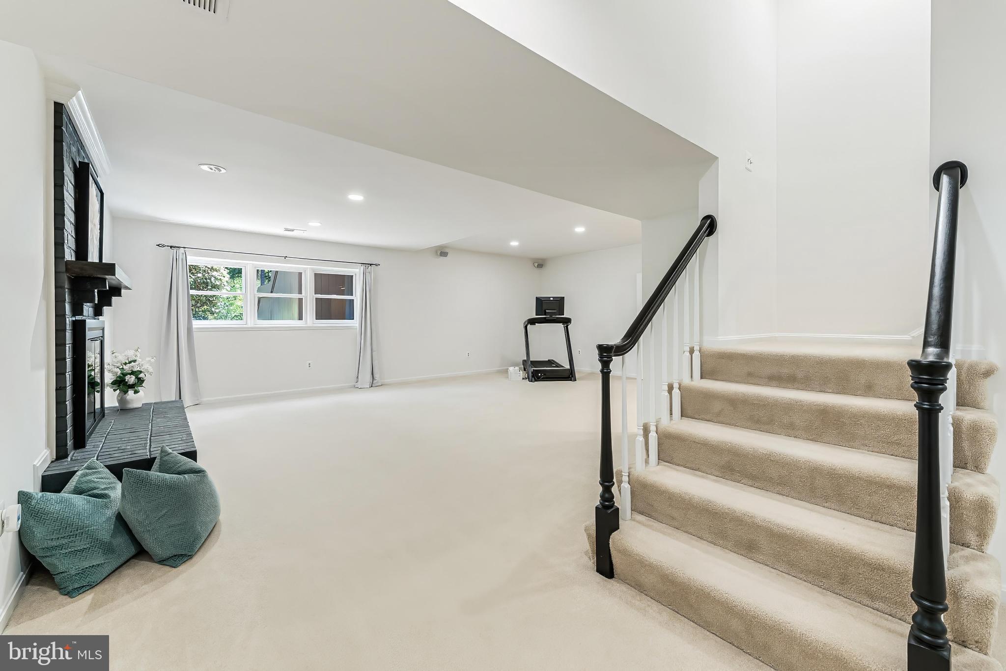 MC LEAN OAKS - Residential