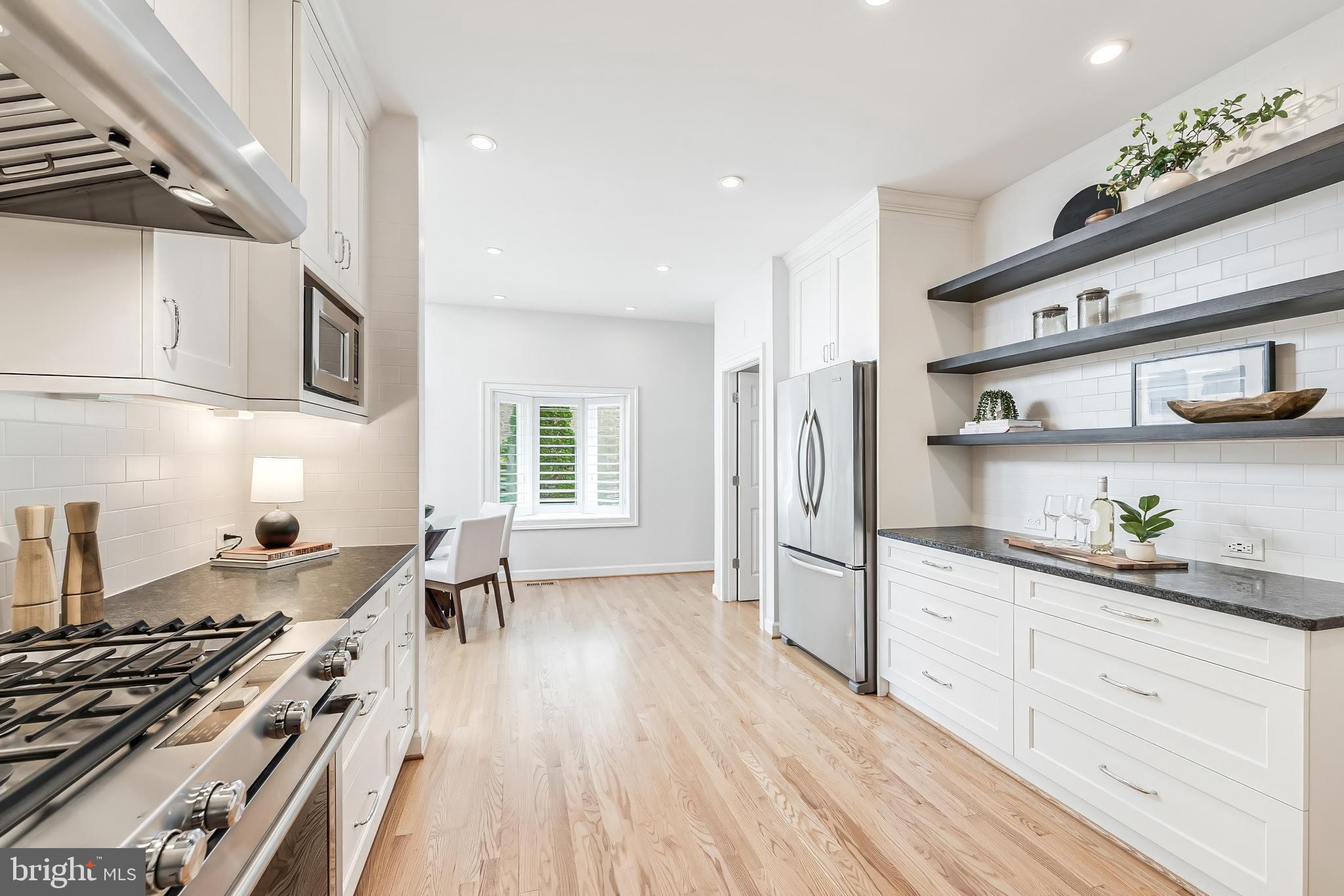 MC LEAN OAKS - Residential