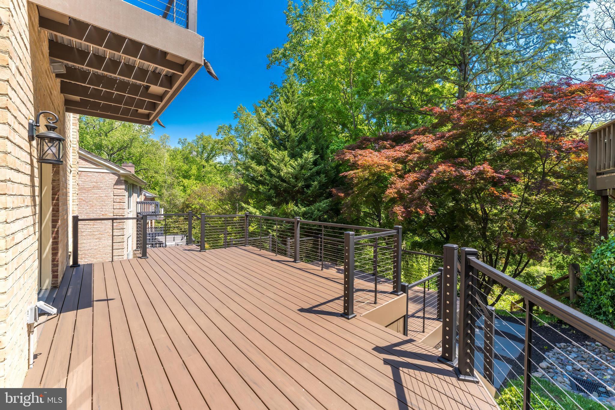 MC LEAN OAKS - Residential