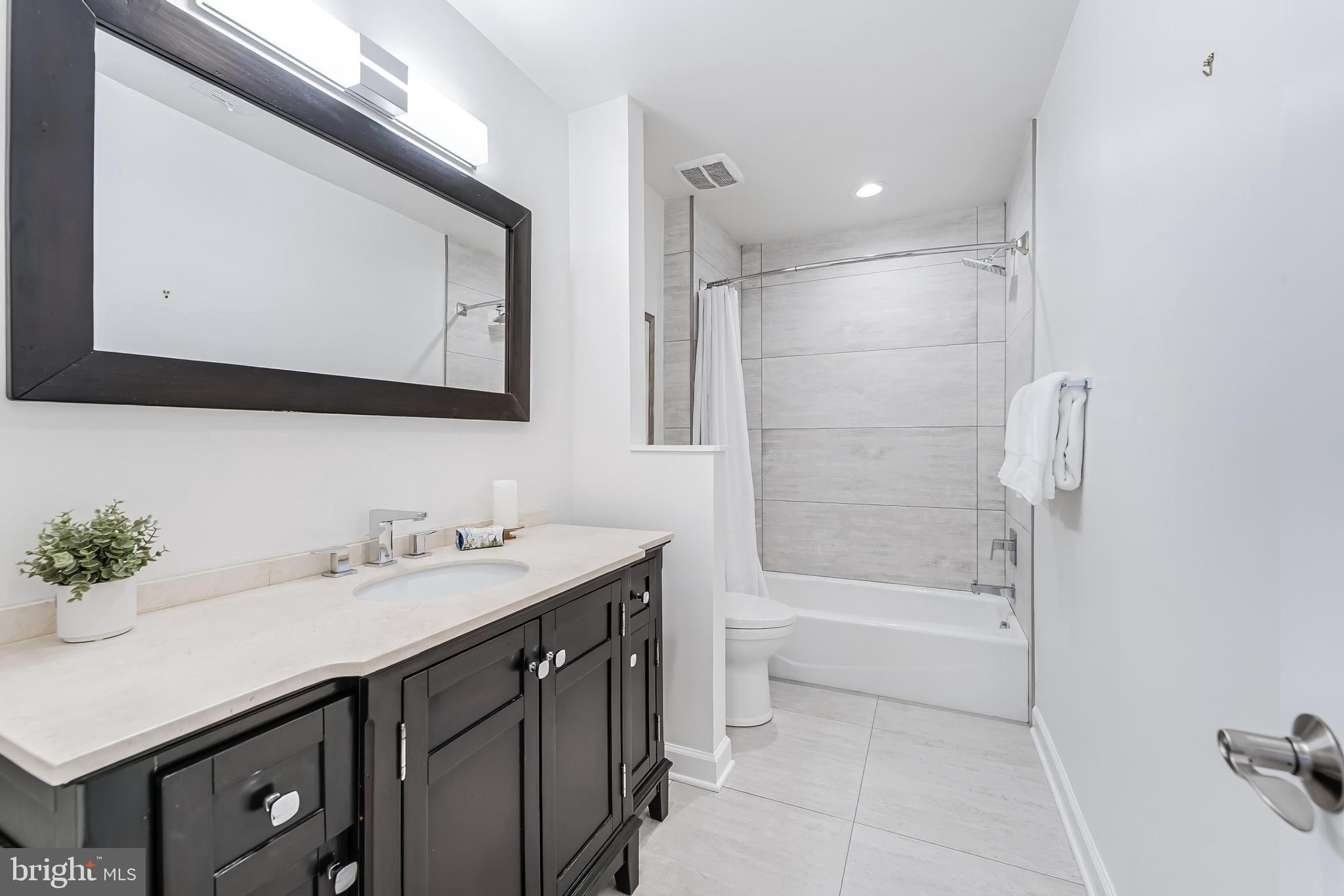 MC LEAN OAKS - Residential