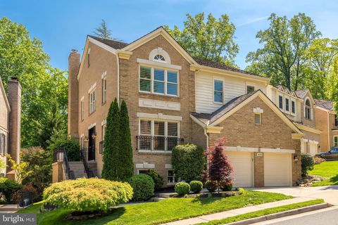 Photo of 1605 Aerie Lane, MCLEAN, VA 22101 (MLS # VAFX2286754)