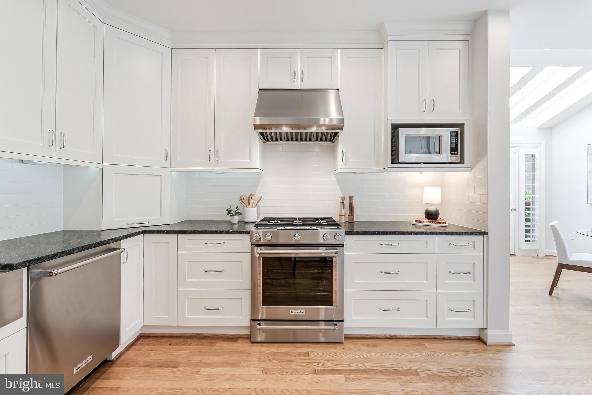 MC LEAN OAKS - Residential