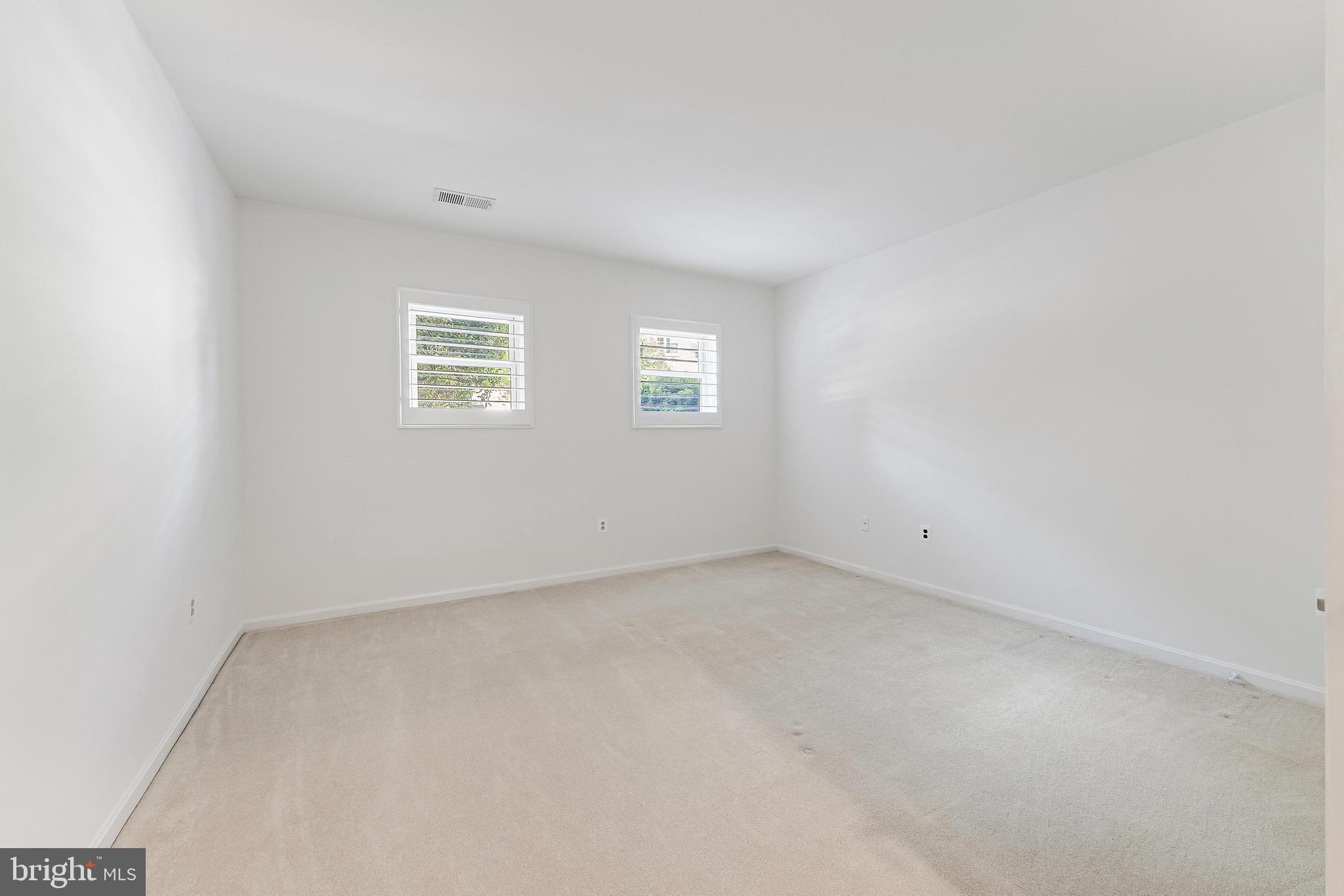 MC LEAN OAKS - Residential