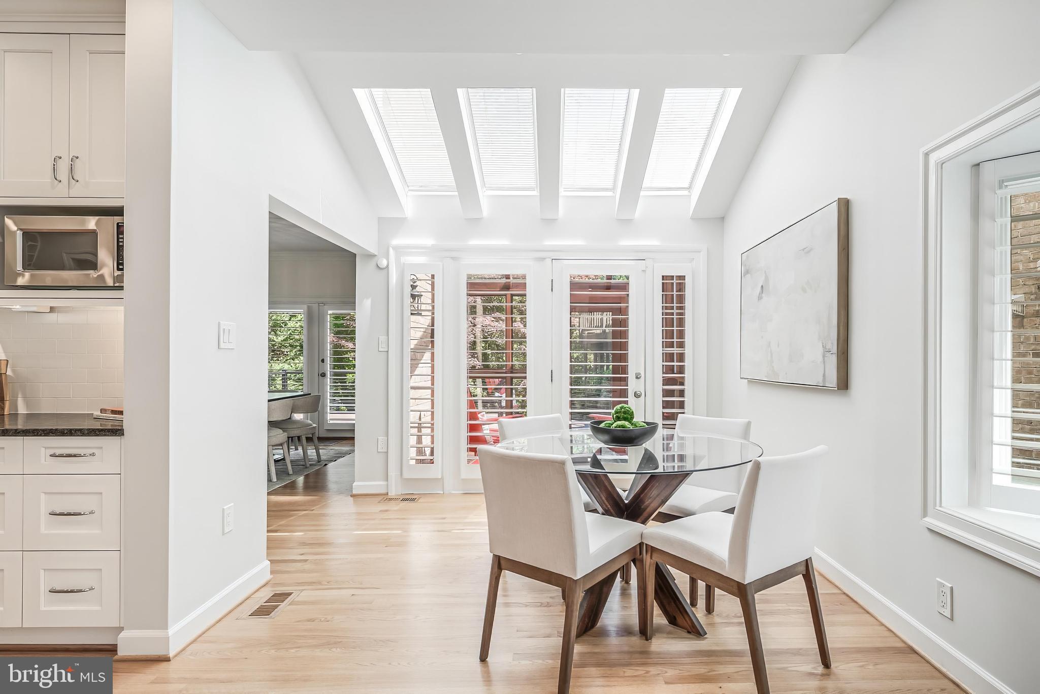 MC LEAN OAKS - Residential