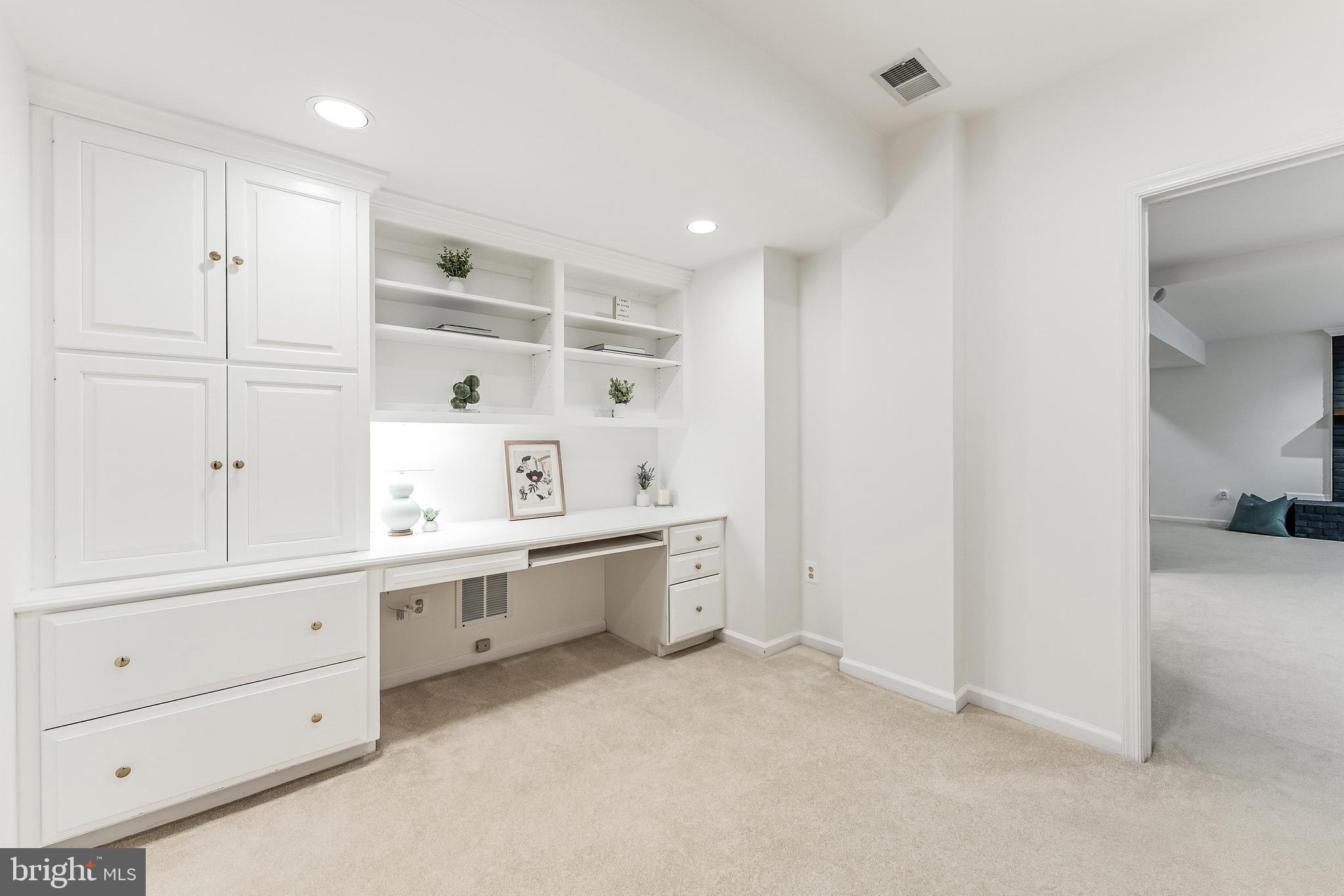 MC LEAN OAKS - Residential