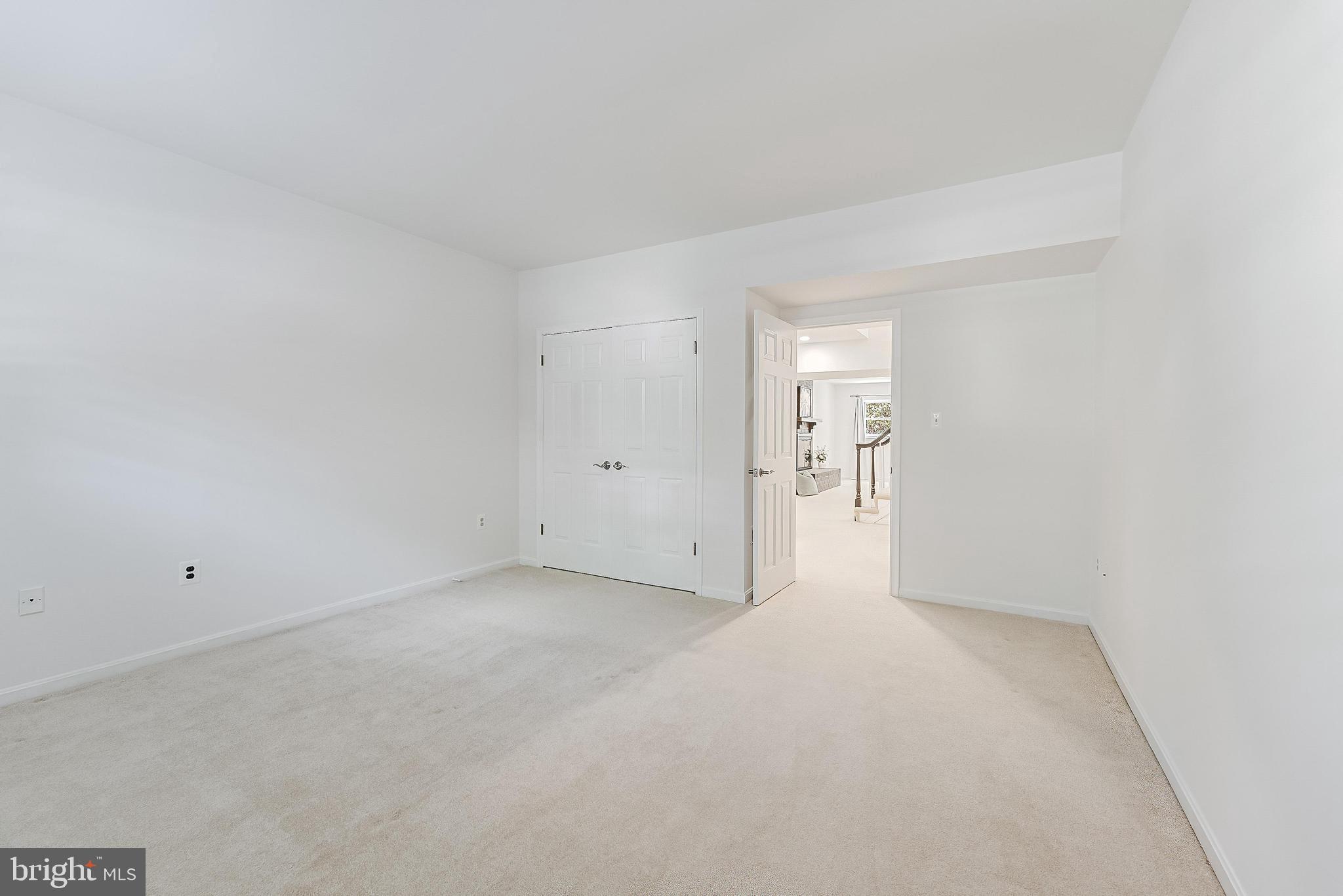 MC LEAN OAKS - Residential