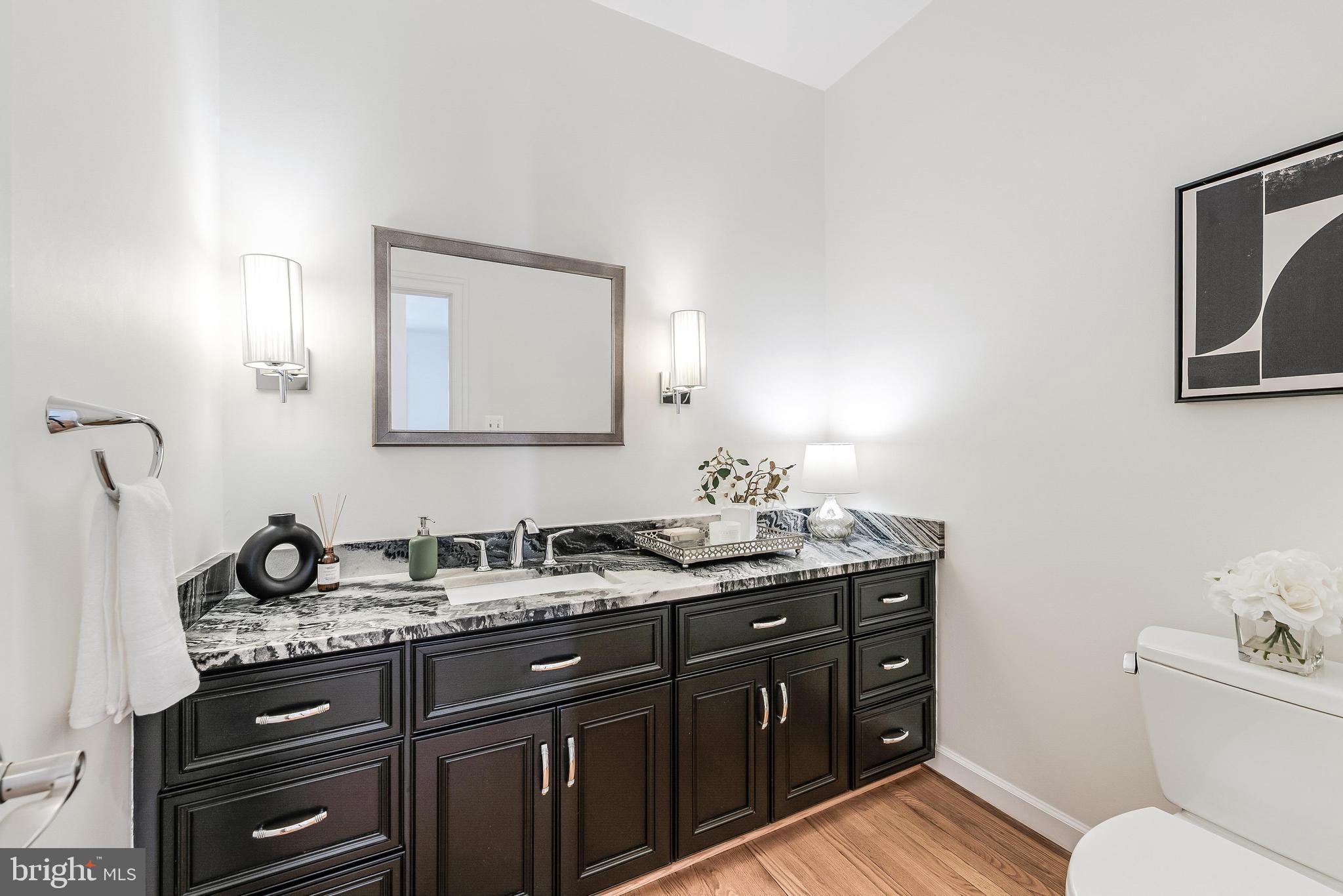 MC LEAN OAKS - Residential