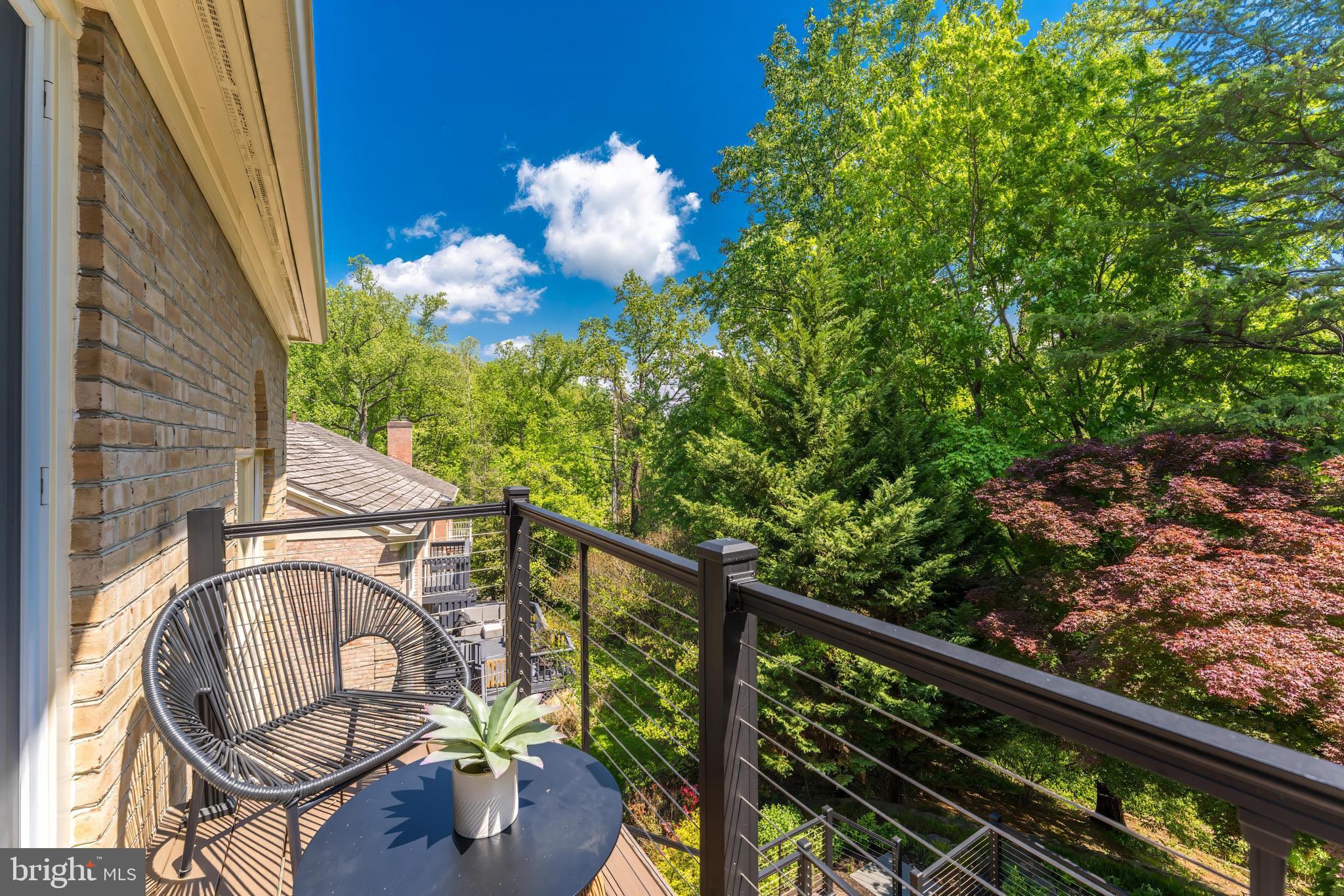 MC LEAN OAKS - Residential