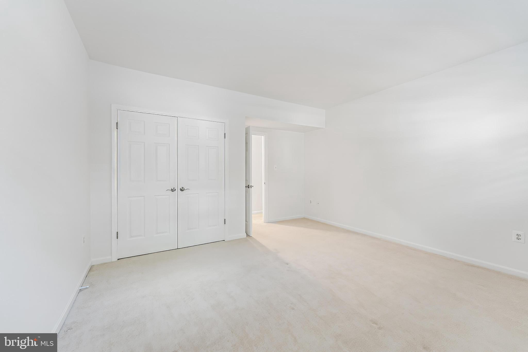 MC LEAN OAKS - Residential