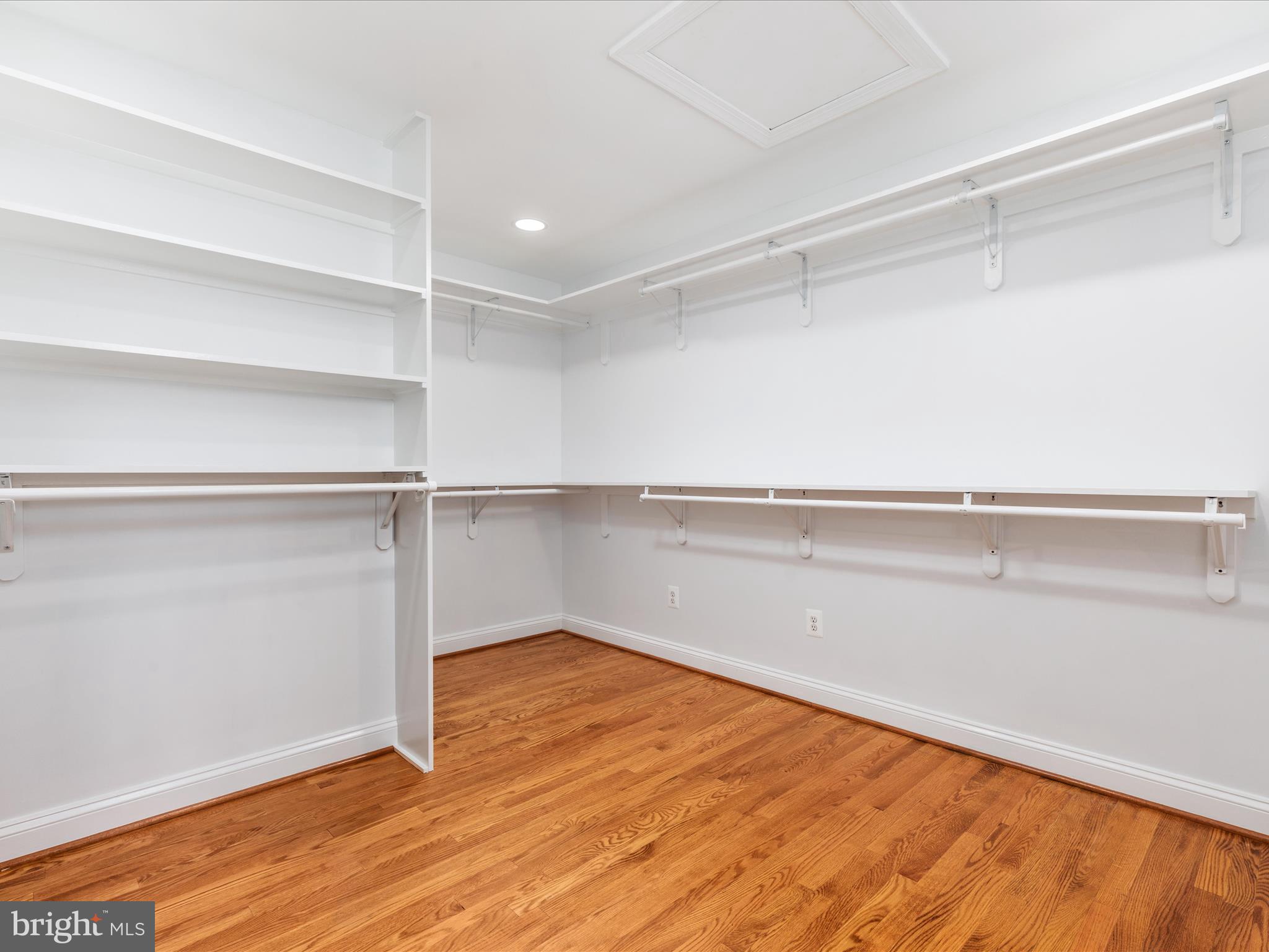 LANGLEY OAKS - Residential