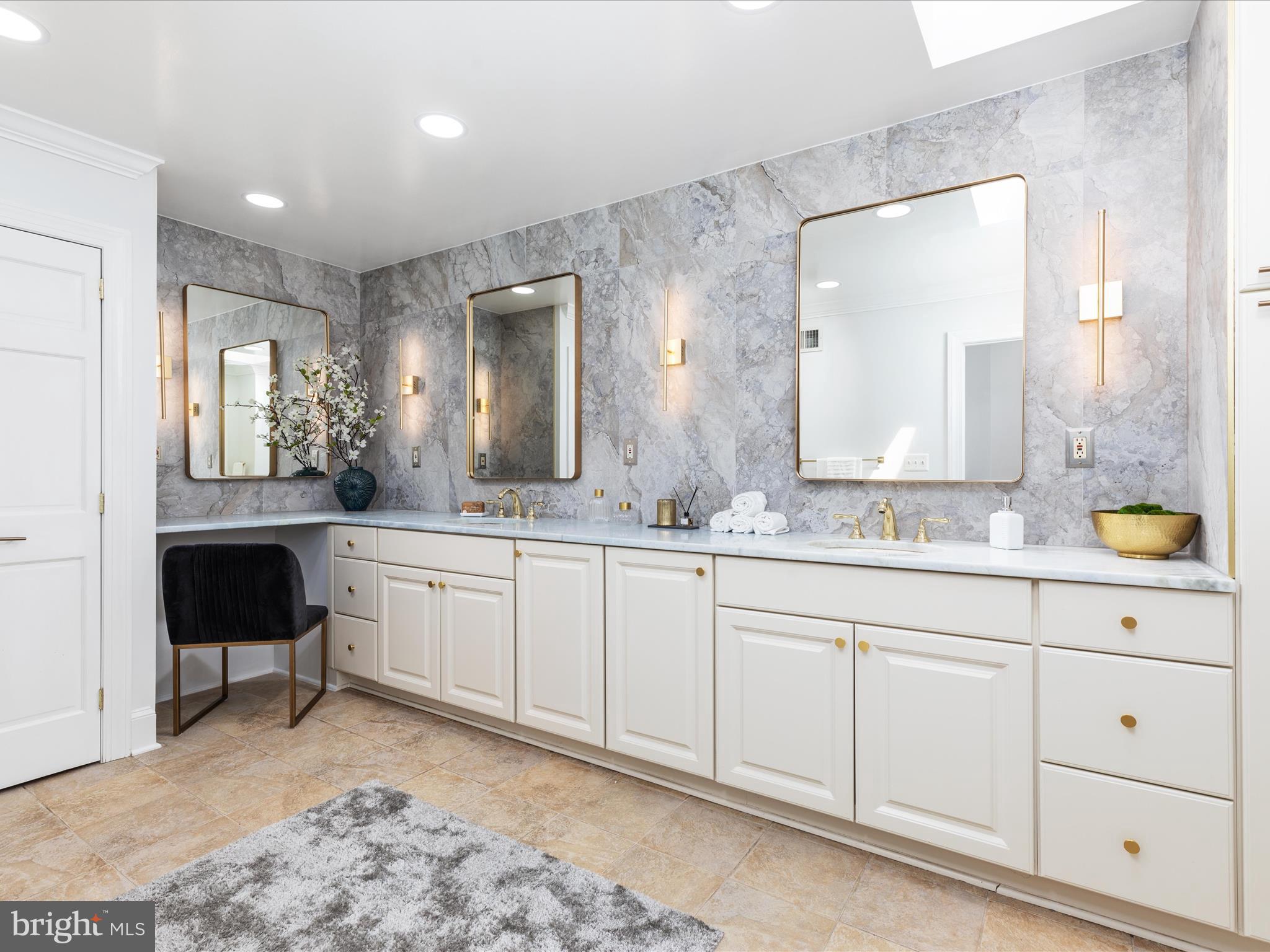 LANGLEY OAKS - Residential