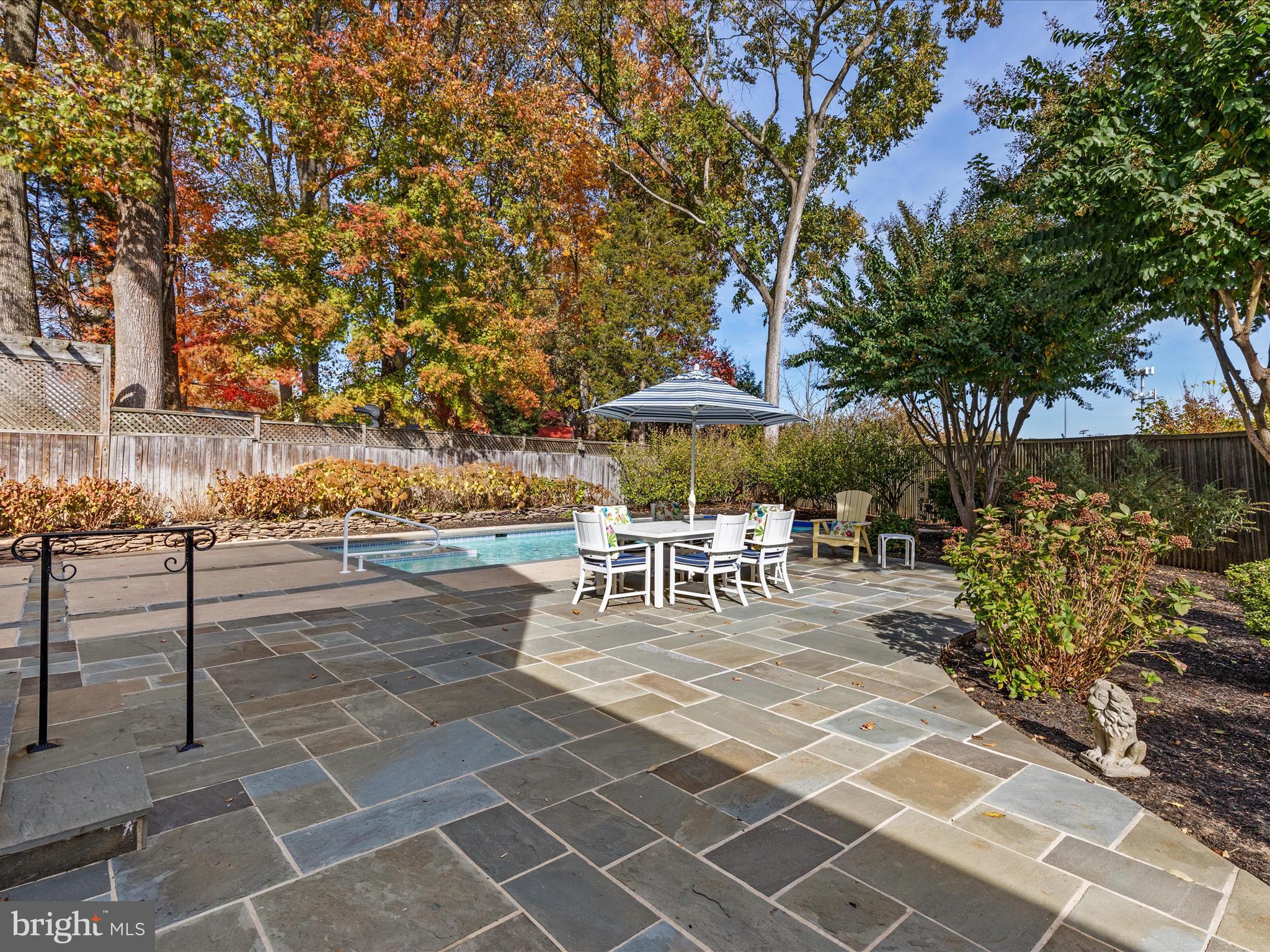 LANGLEY OAKS - Residential