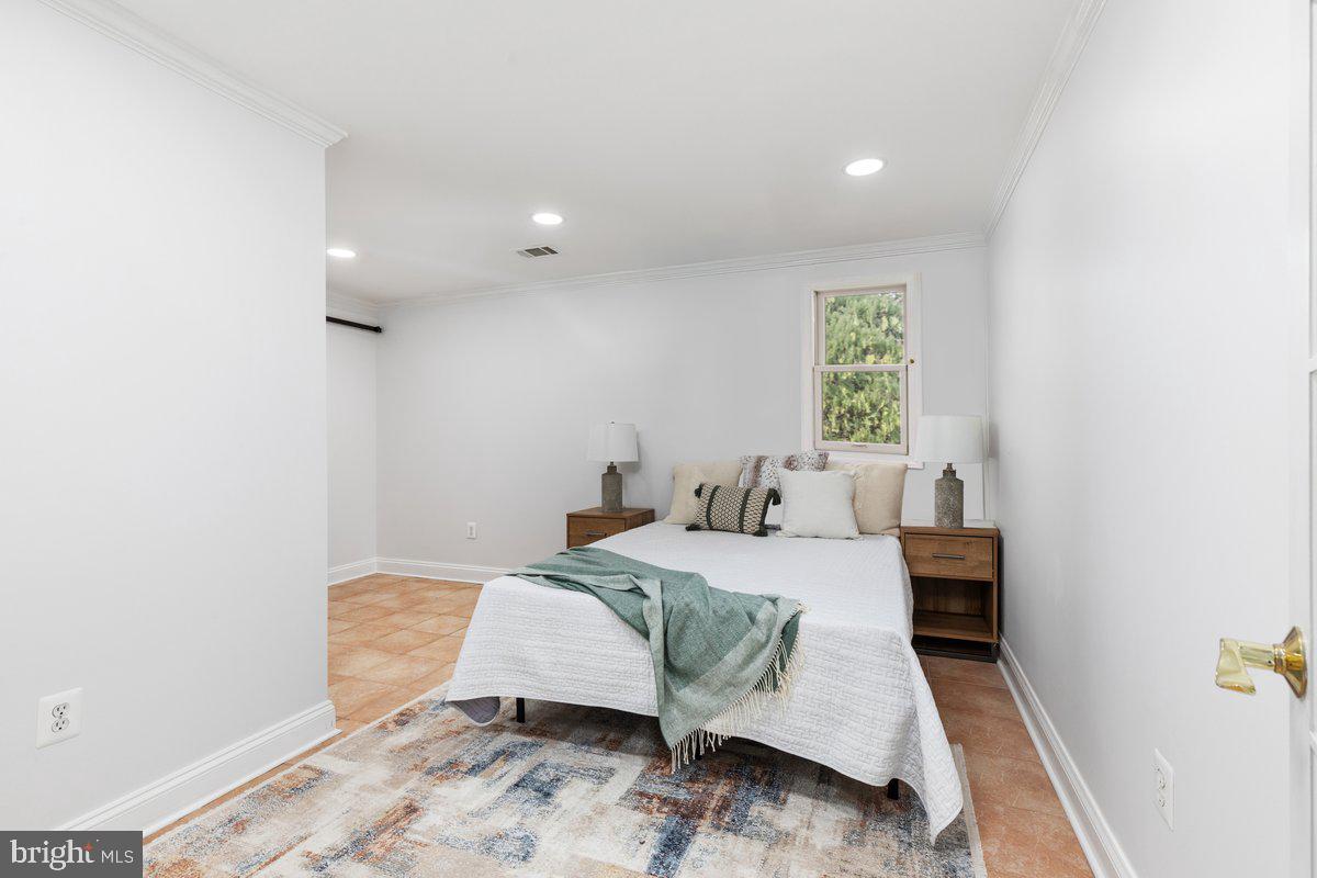 LANGLEY OAKS - Residential