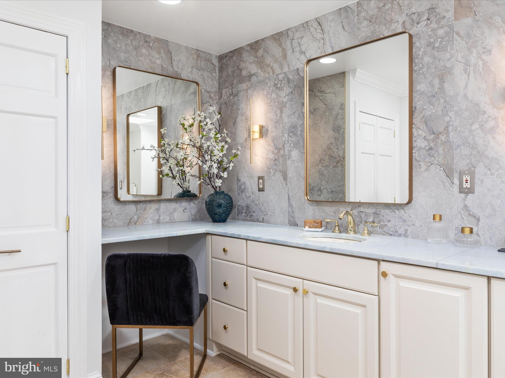 LANGLEY OAKS - Residential