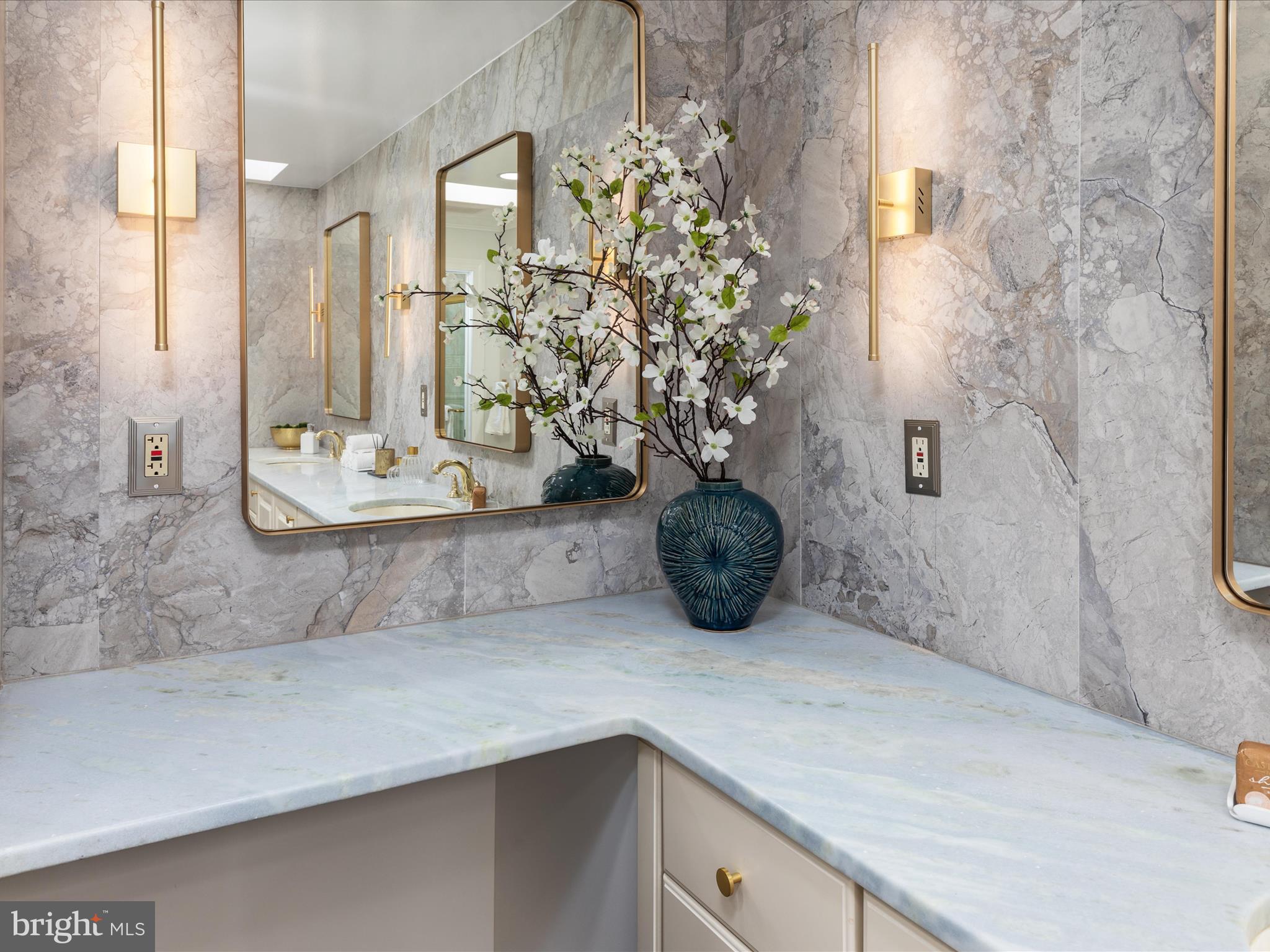 LANGLEY OAKS - Residential