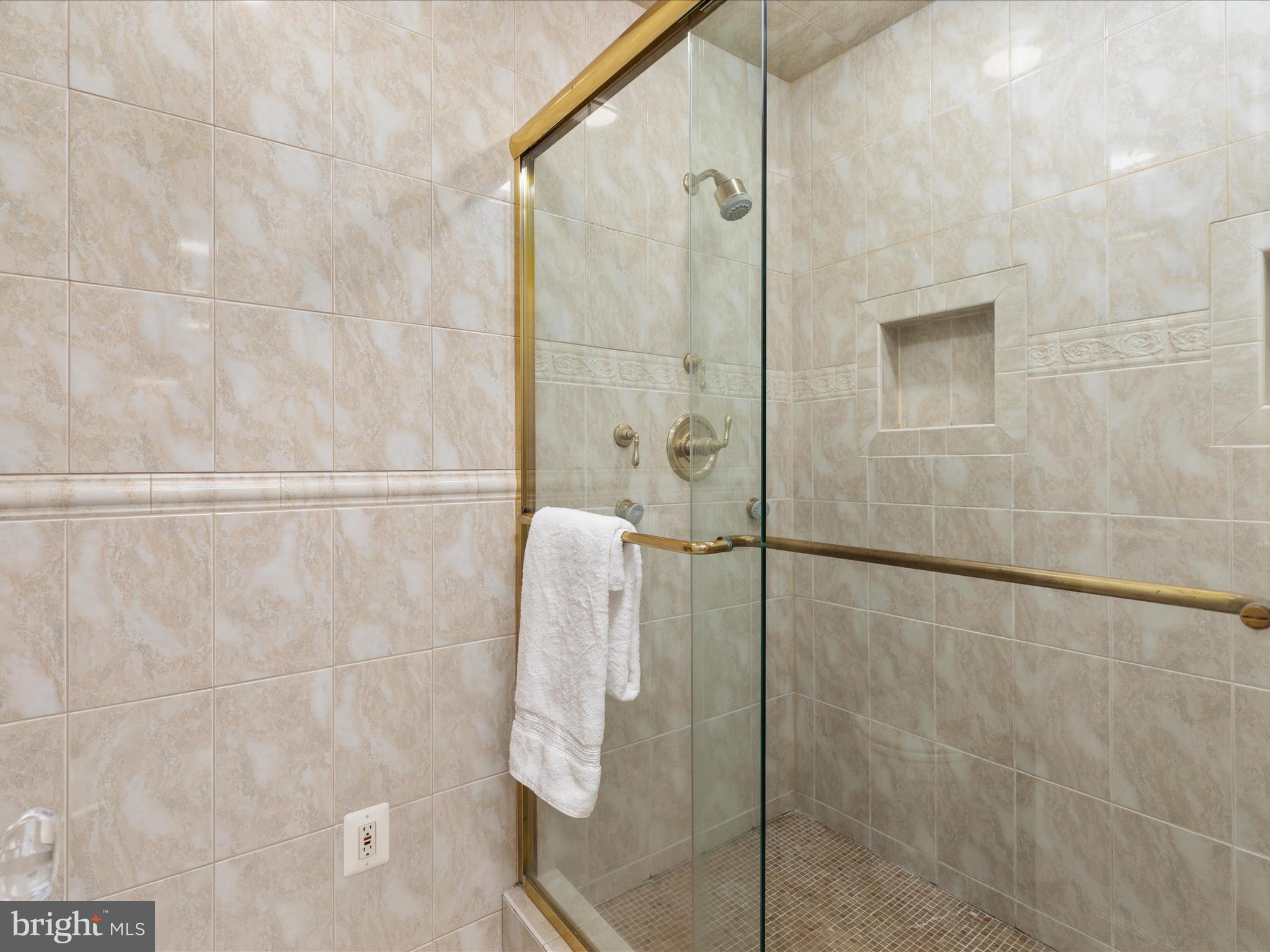 LANGLEY OAKS - Residential