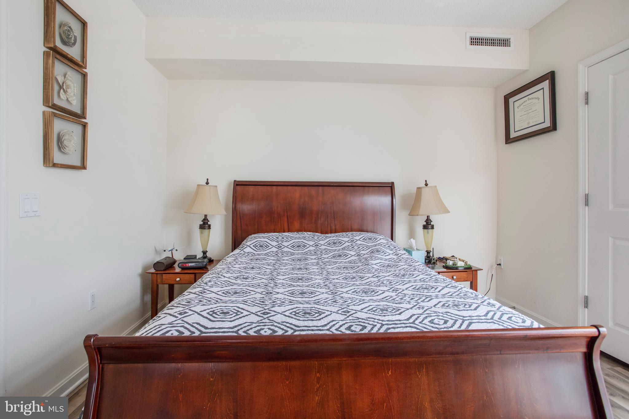 CRESCENT - Residential Lease