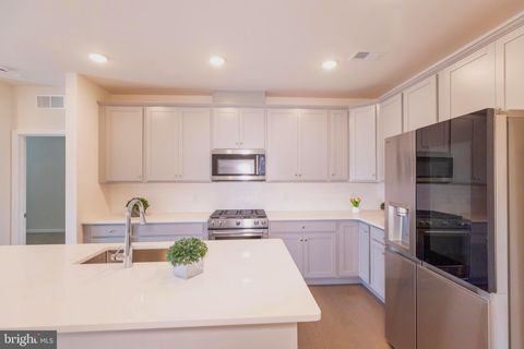 Photo of 1 Culvert Ct #211, PRINCETON JUNCTION, NJ 08550 (MLS # NJME2070822)