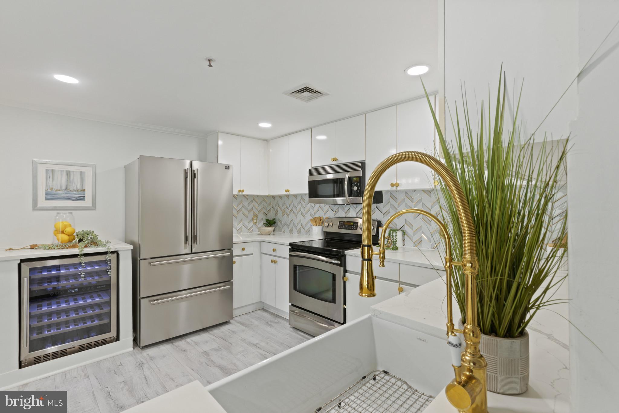 HARBOR EAST - Residential Lease