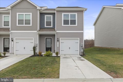 193 HAMPSTEAD BOULEVARD FALLING WATERS WV 25419