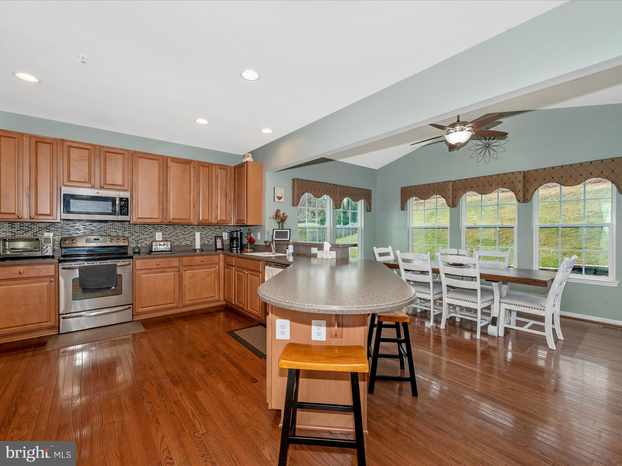 OAK CREEK - Residential