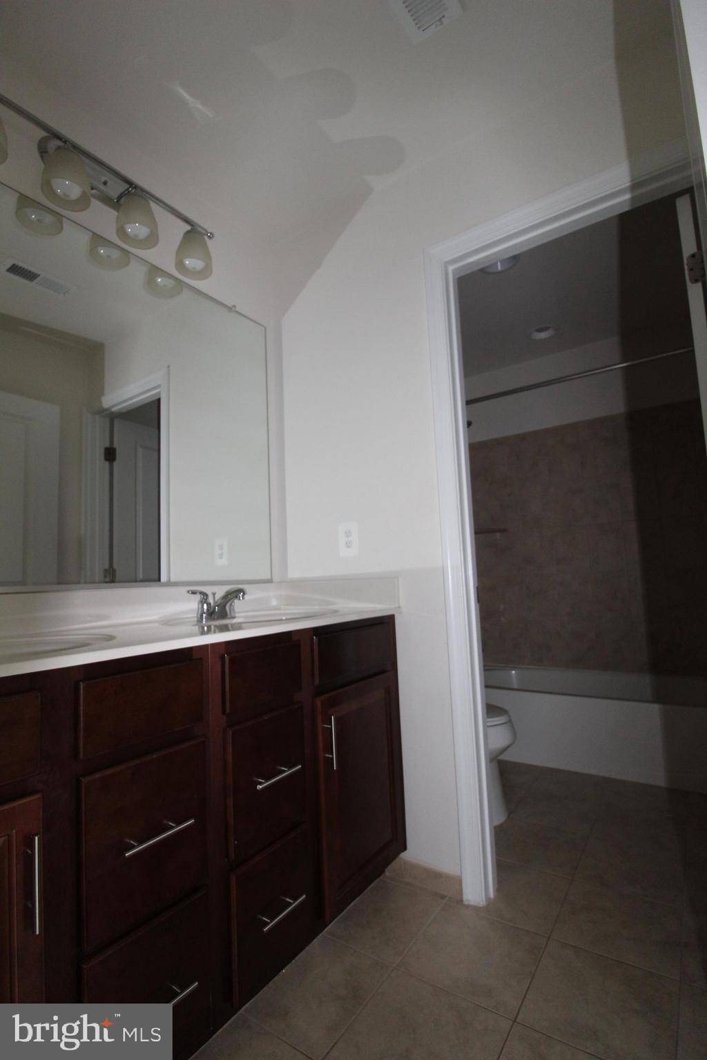 EASTVIEW AT STONE RIDGE - Residential Lease