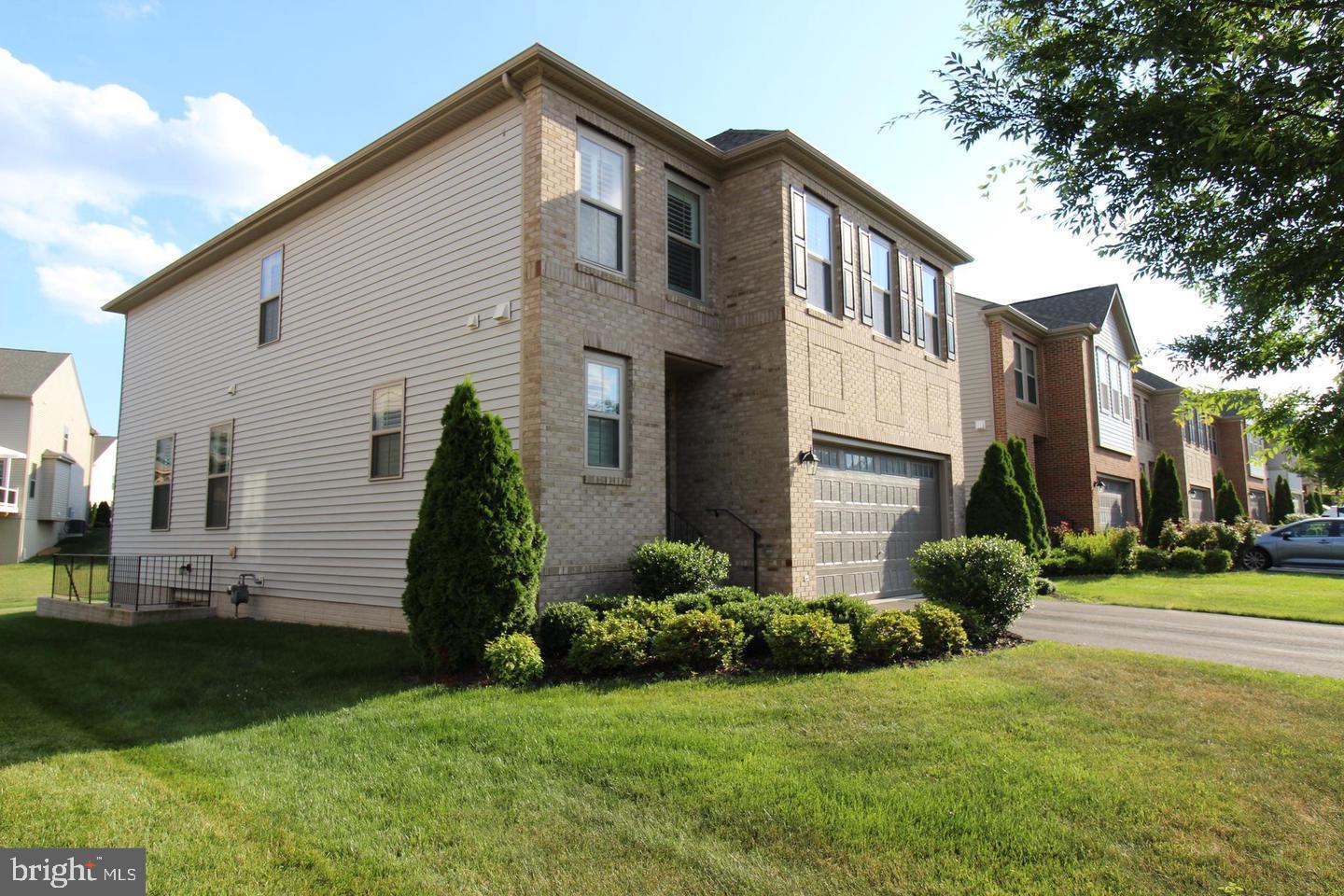 EASTVIEW AT STONE RIDGE - Residential Lease