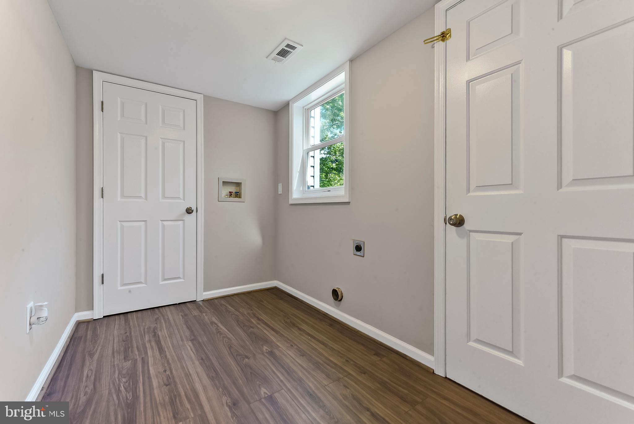 WRANGLE HILL ESTATES - Residential