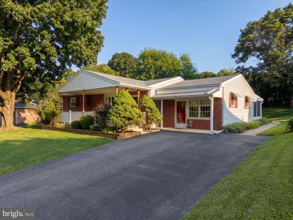 Photo of 9421 E Springfield Rd, SEVEN VALLEYS, PA 17360 (MLS # PAYK2109958)