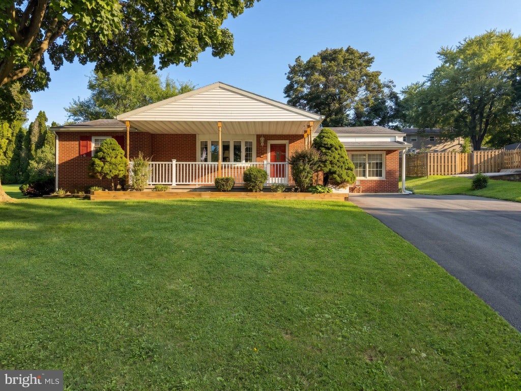 Photo of 9421 E Springfield Rd, SEVEN VALLEYS, PA 17360 (MLS # PAYK2109958)