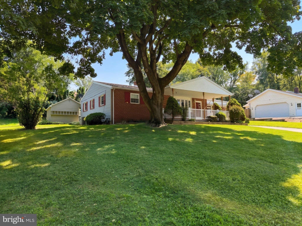 Photo of 9421 E Springfield Rd, SEVEN VALLEYS, PA 17360 (MLS # PAYK2109958)