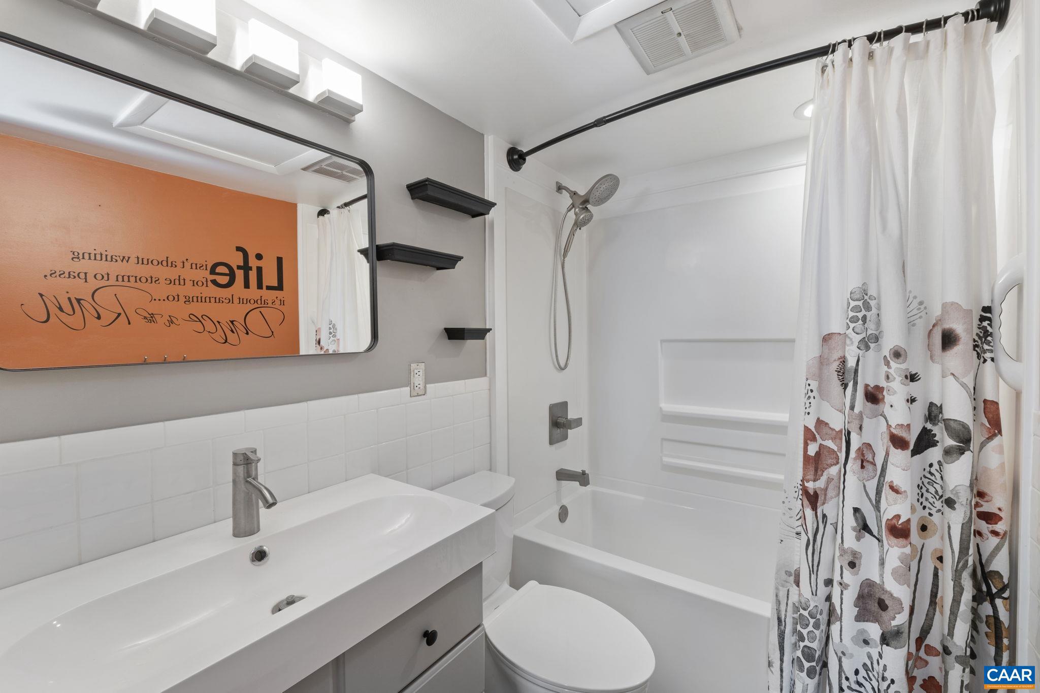 FARM COLONY - Residential