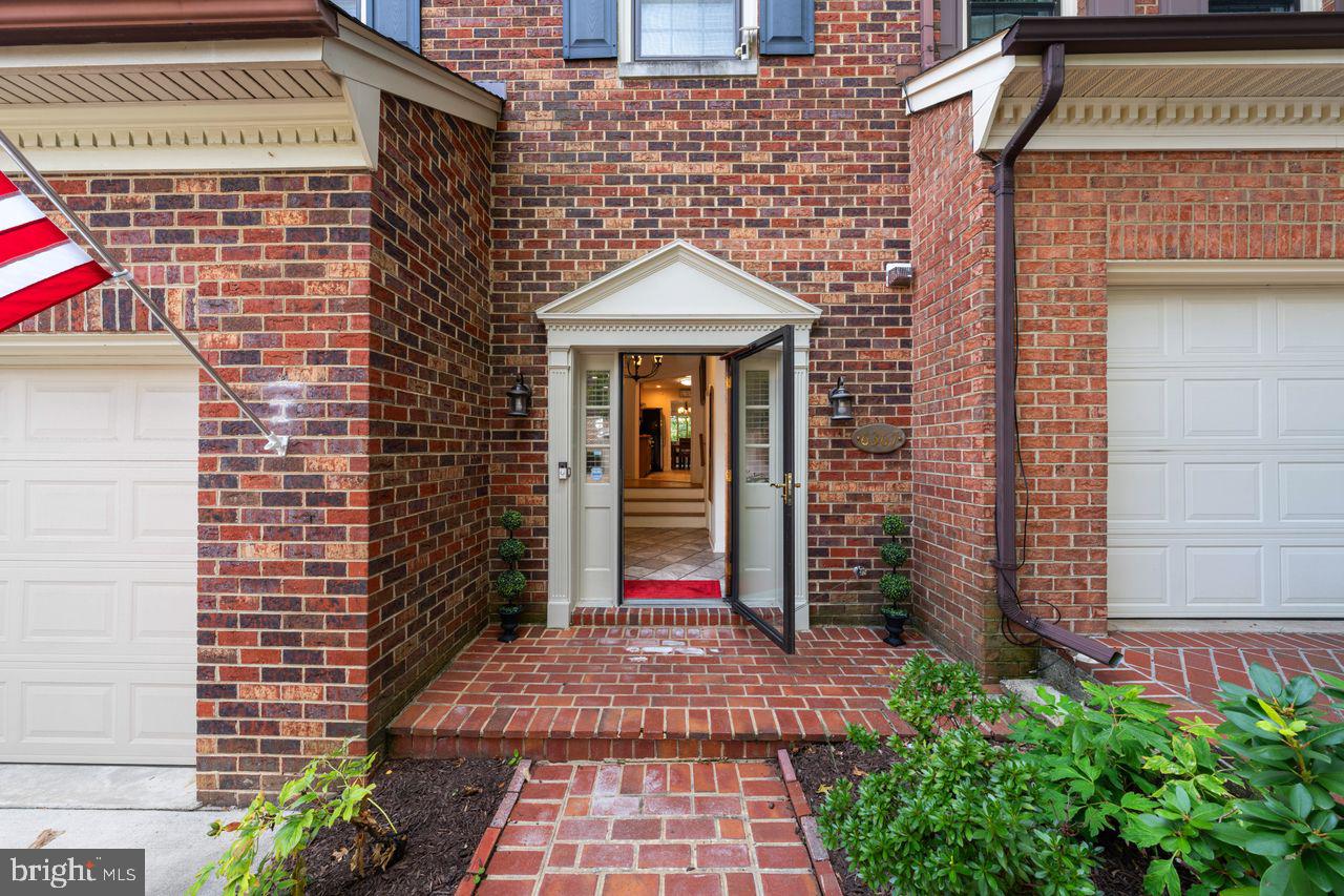 6367 BRAMPTON COURT