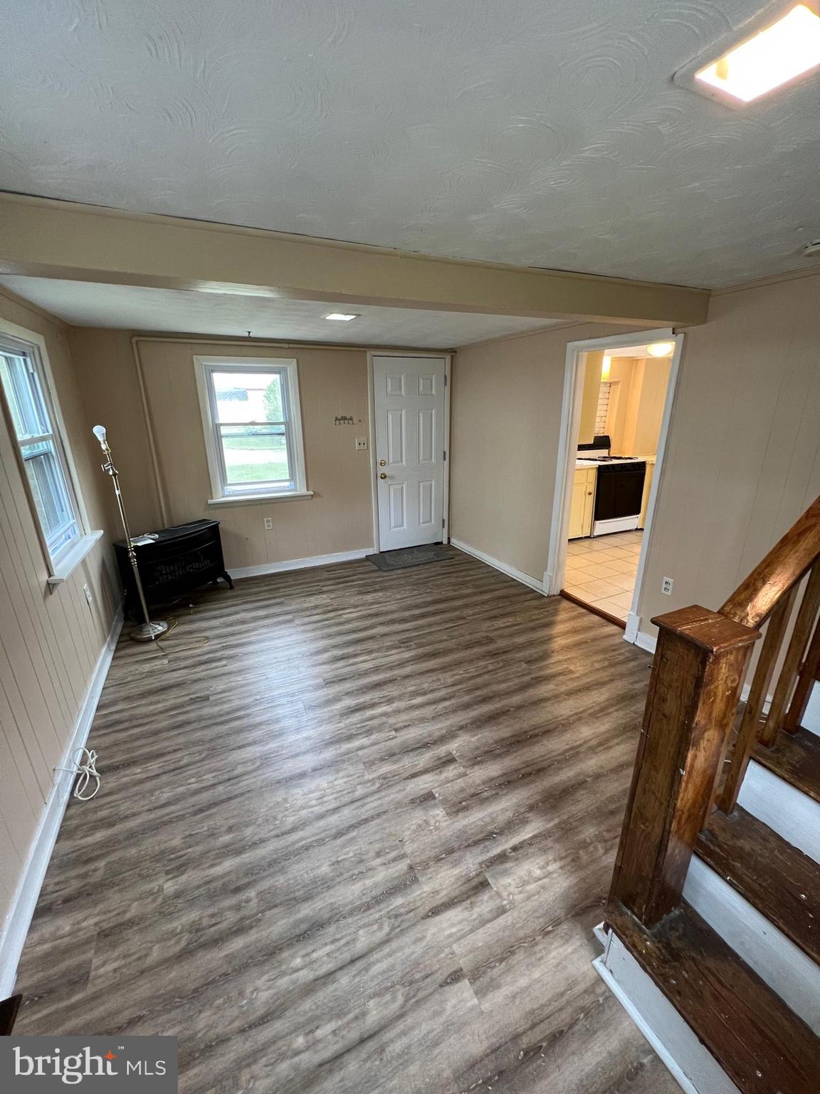 ELVATON ACRES - Residential Lease