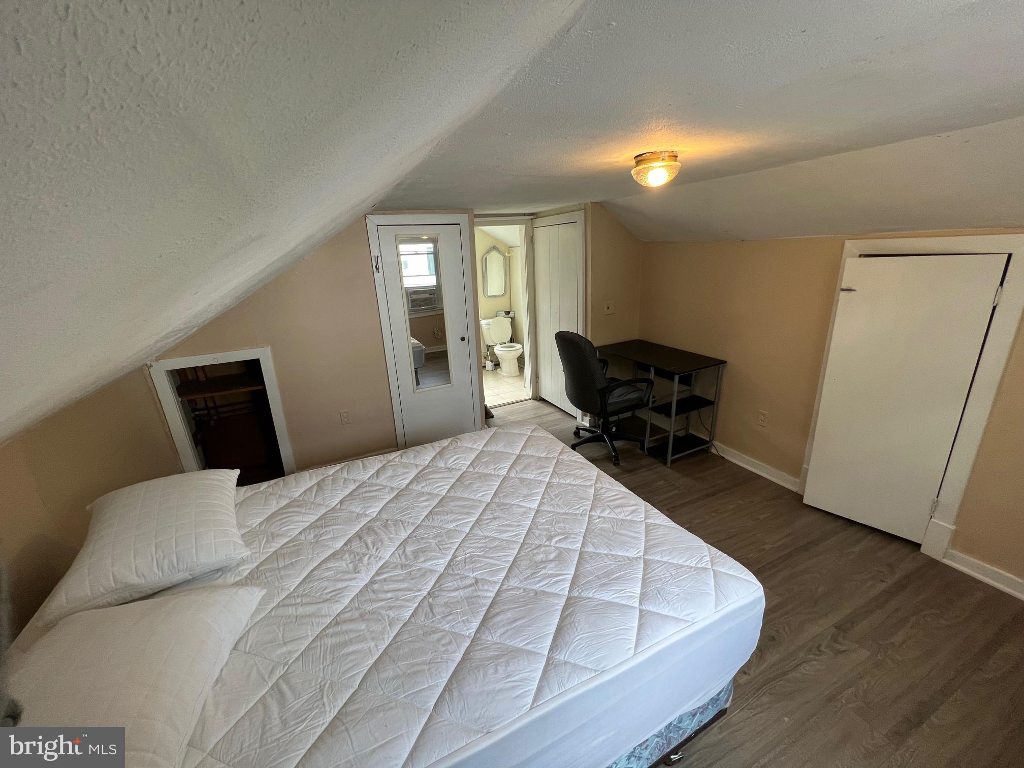 ELVATON ACRES - Residential Lease