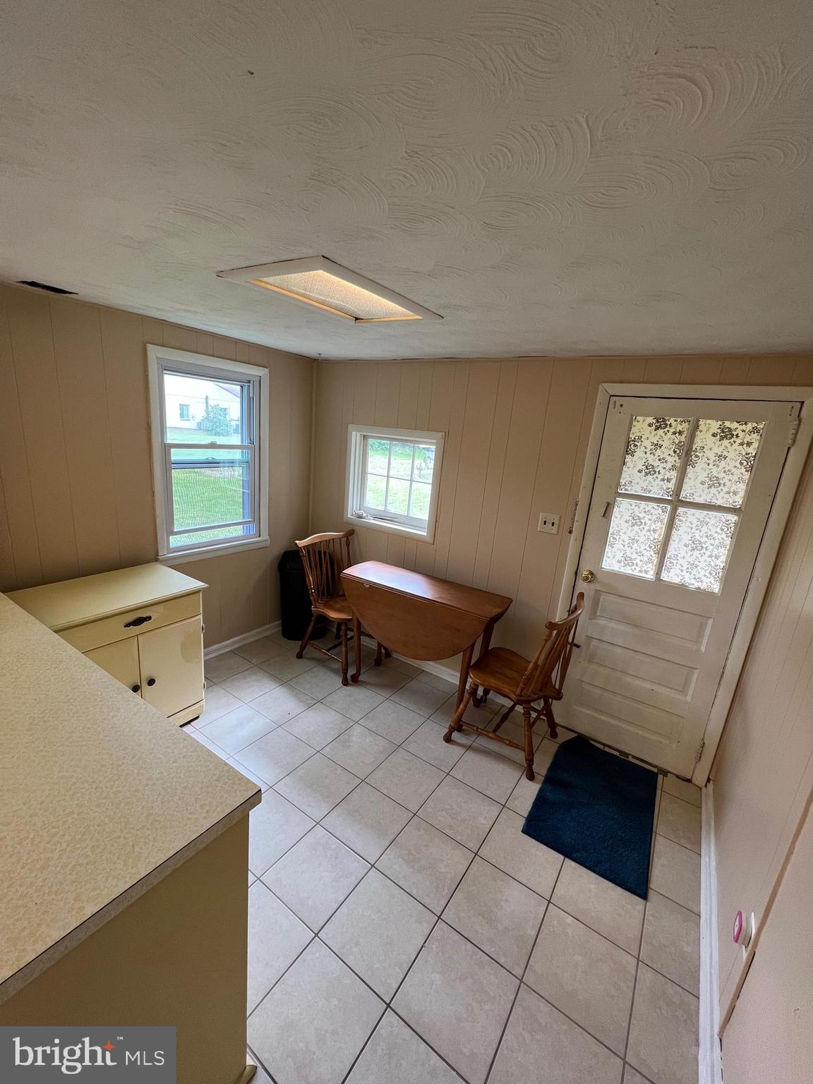 ELVATON ACRES - Residential Lease