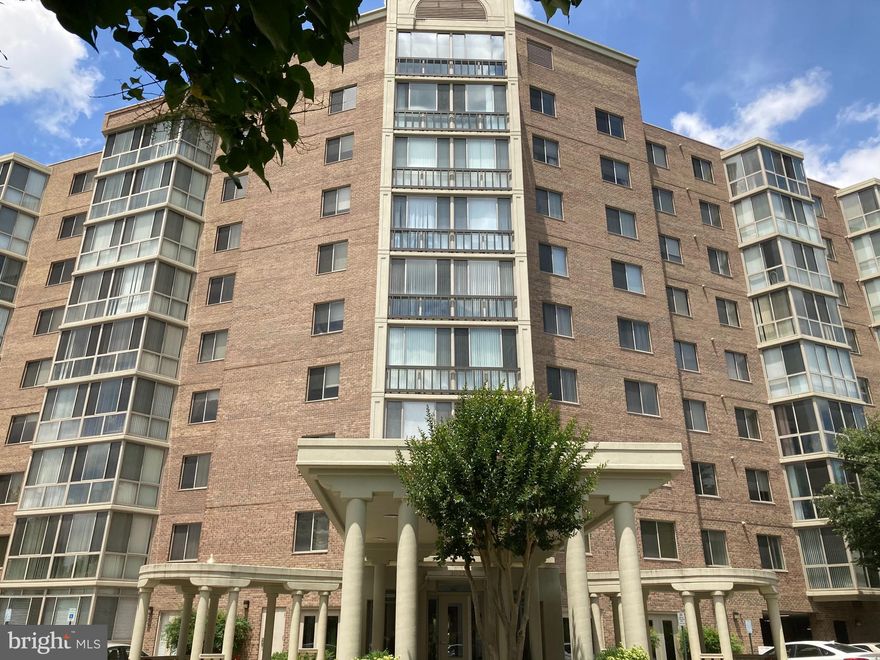 CHIC AND TRENDY NEW YORK CITY LOFT VIBE! FRESHLY PAINTED THROUGHOUT... LIGHT, BRIGHT & SPECTACULAR.....
Welcome To A World Of Amenities And A Carefree Lifestyle .... Penthouse 3 Of The Luxurious Turnberry Courts At Leisure World Provides All Of This And More! 
The Highly Sought After 'Newer' Turnberry Courts Building Is Located At 'The Turn Of The Bend' In One Of The Most Picturesque Settings In All Of Leisure World. 
After You Downsize, Residence 502 Offers Spectacular Ceiling Height From Where You Can Hang All Of Your Prized Chandeliers! This Expansive CC Model Features Dramatic Ceiling Height, 2 Large Bedrooms And 2 Full Bathrooms, Newer Cermaic Tile In The Kitchen, Sunroom And Bathrooms & Separate Storage Room #27 . You Must See This Apartment To Believe It! Condo 502 Is Arguably The Hippest, Coolest Residence In All Of Leisure World! You Will Want To Include This One On Your Tour!