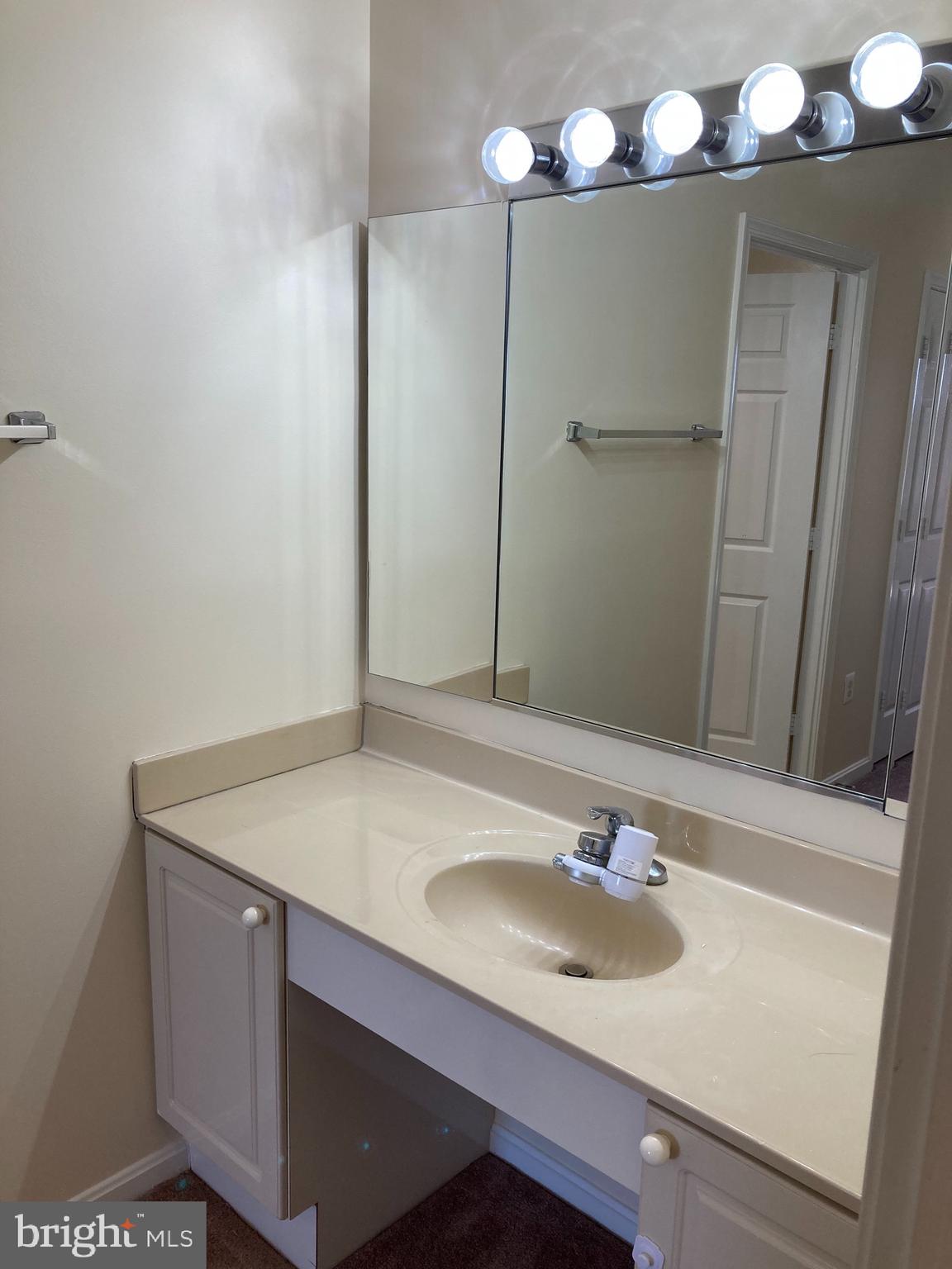 LEISURE WORLD - Residential