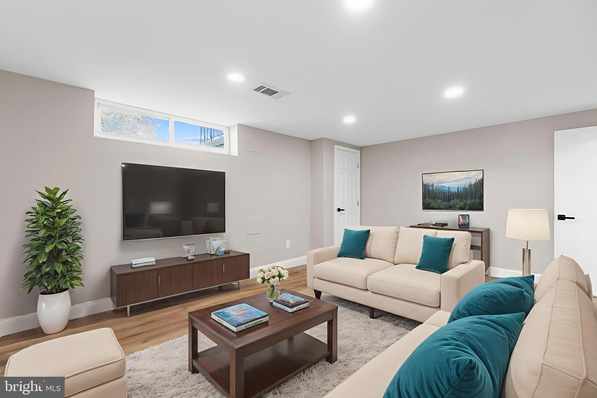 RIVERWOOD PARK - Residential