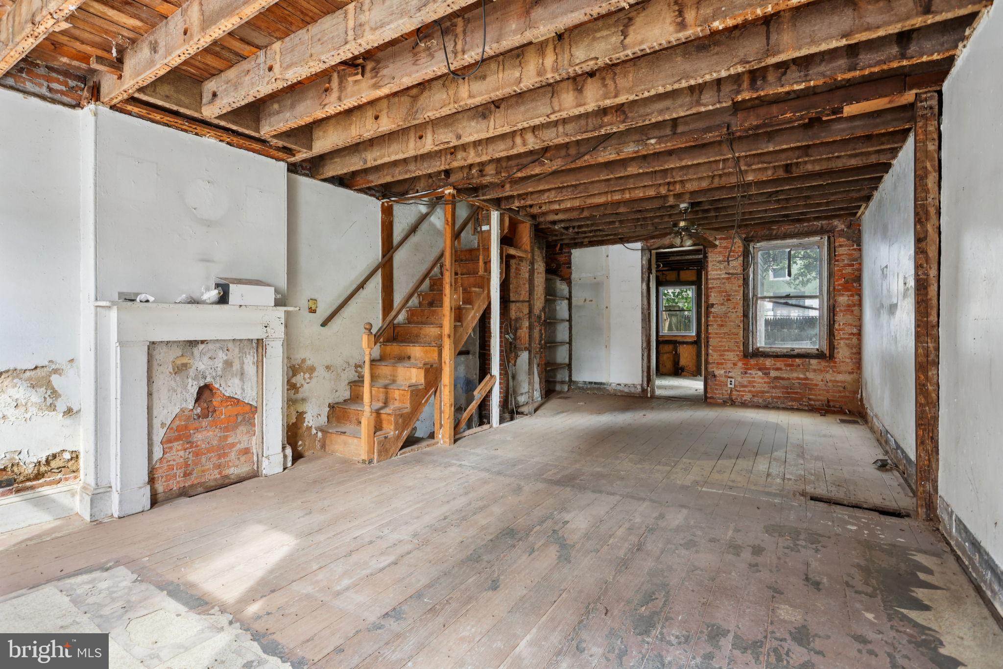 1213 E OXFORD STREET