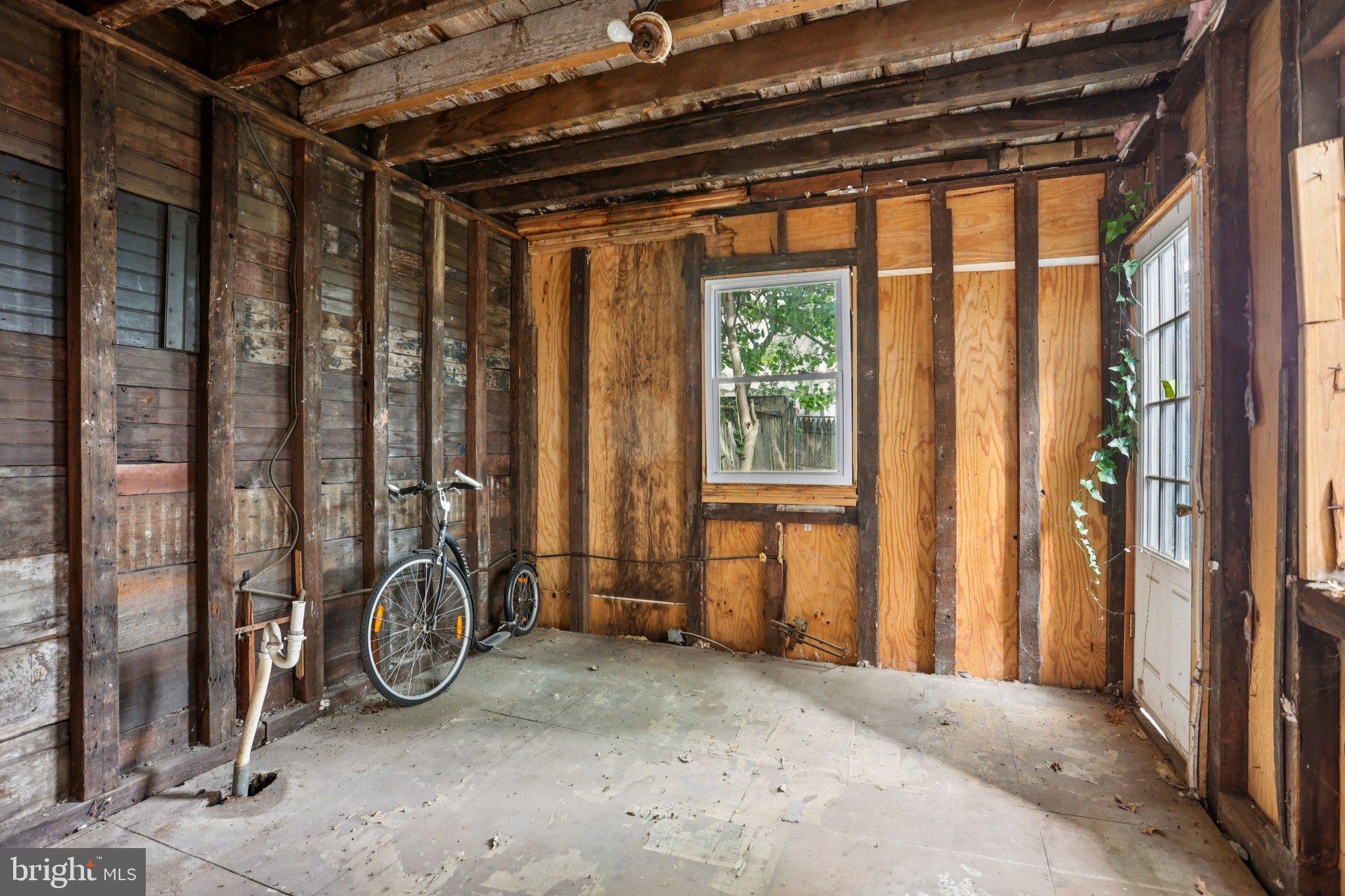 1213 E OXFORD STREET