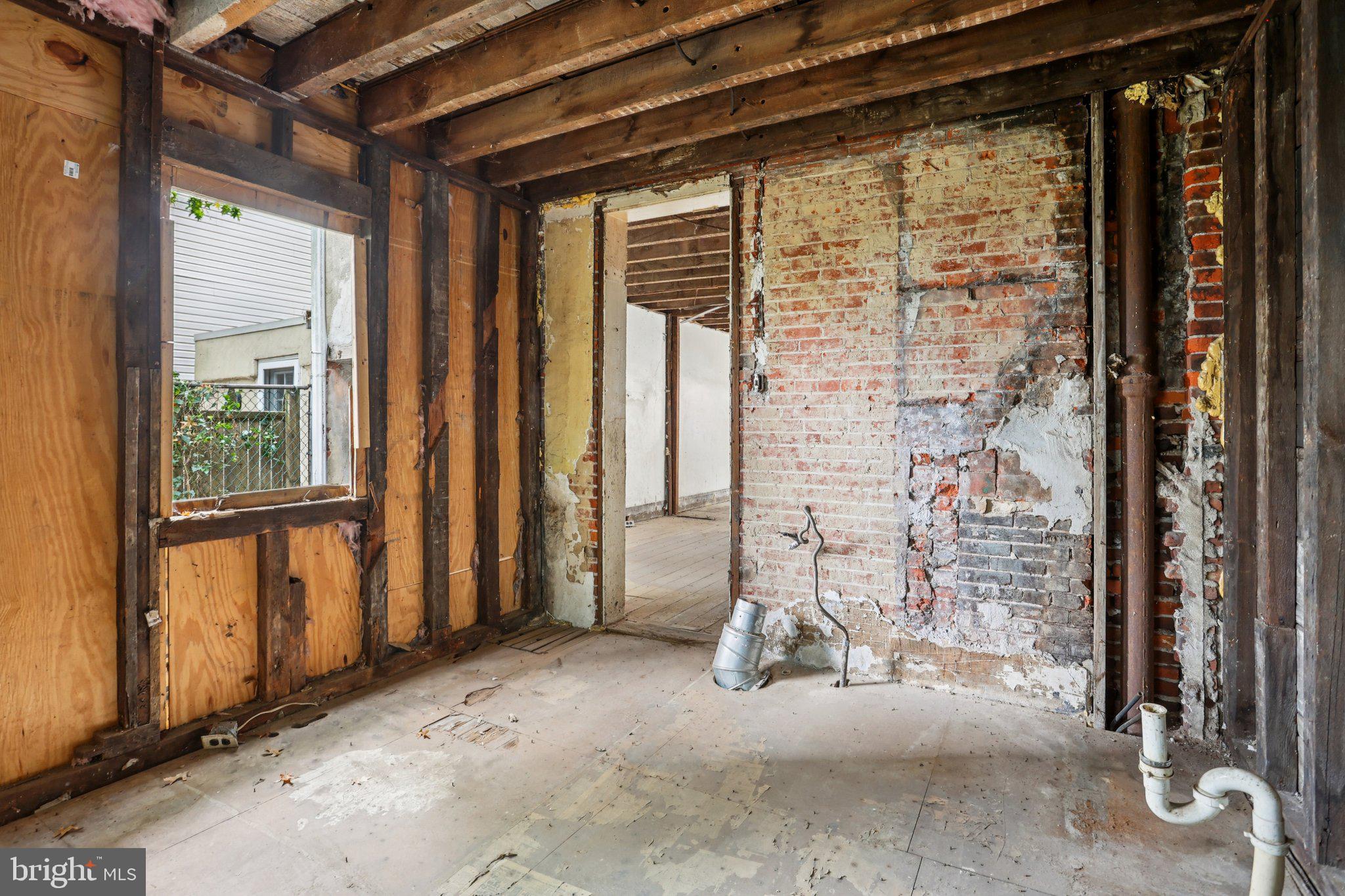 1213 E OXFORD STREET