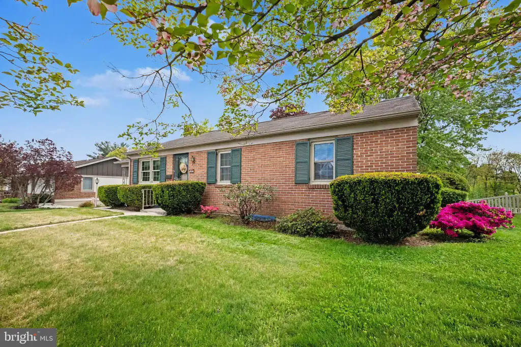 Additional image 3 of 422 Westview Drive, Akron, PA 17501