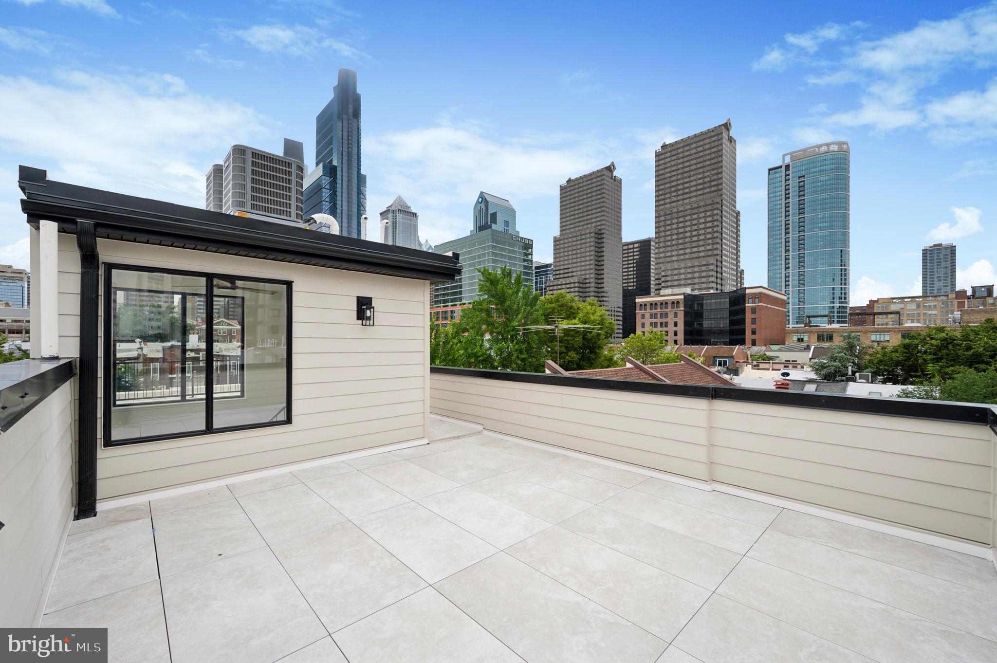 LOGAN SQUARE - Residential