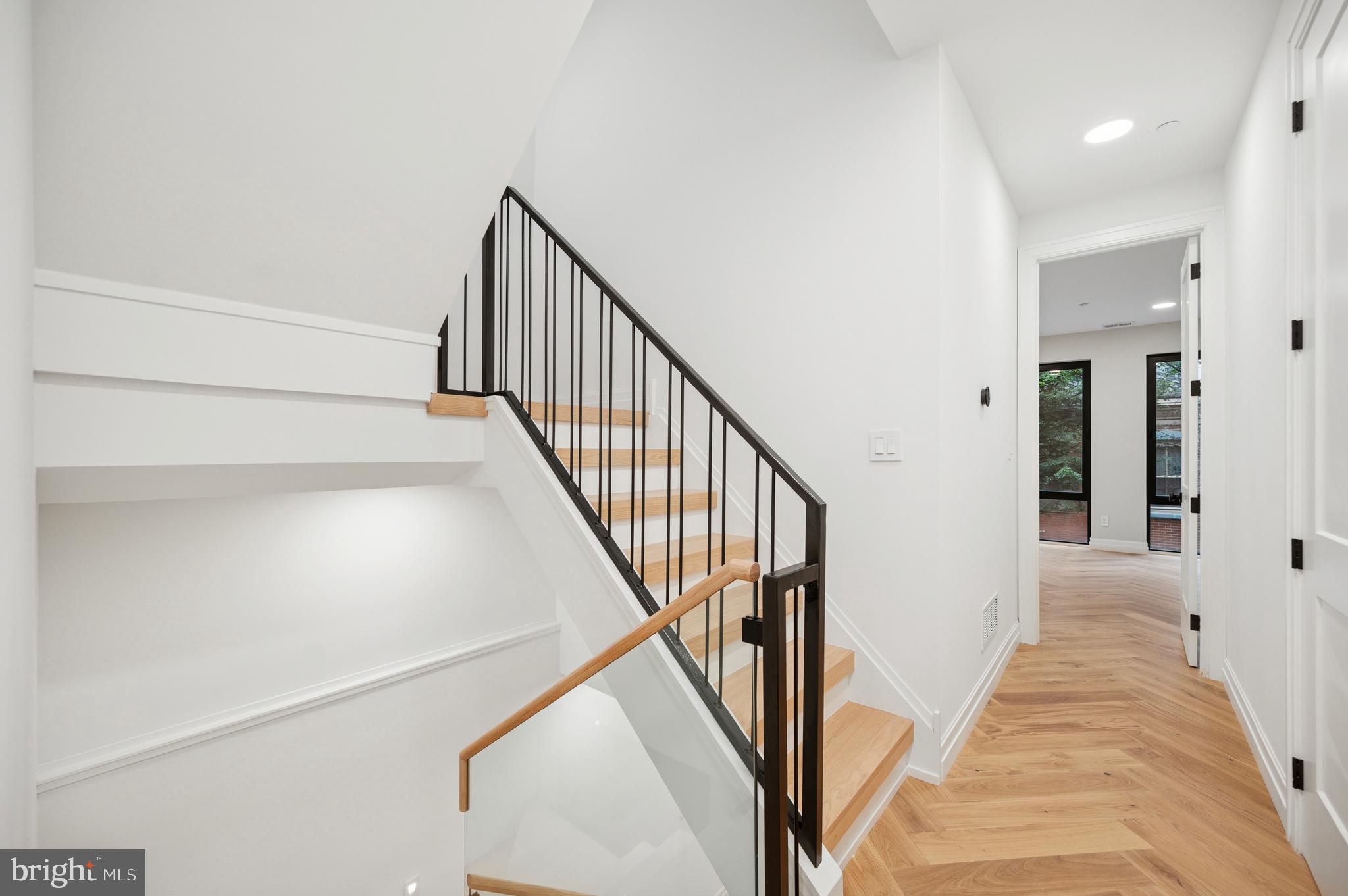 LOGAN SQUARE - Residential