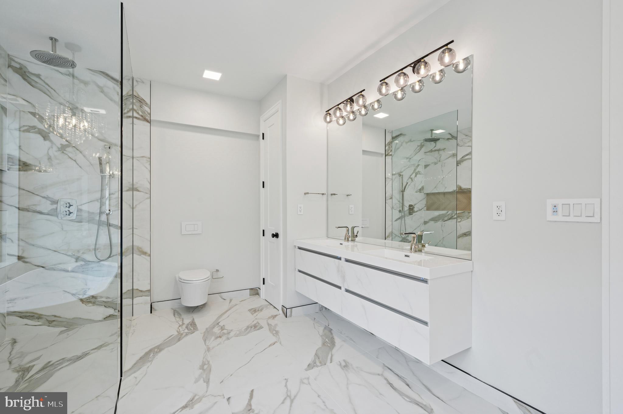 LOGAN SQUARE - Residential