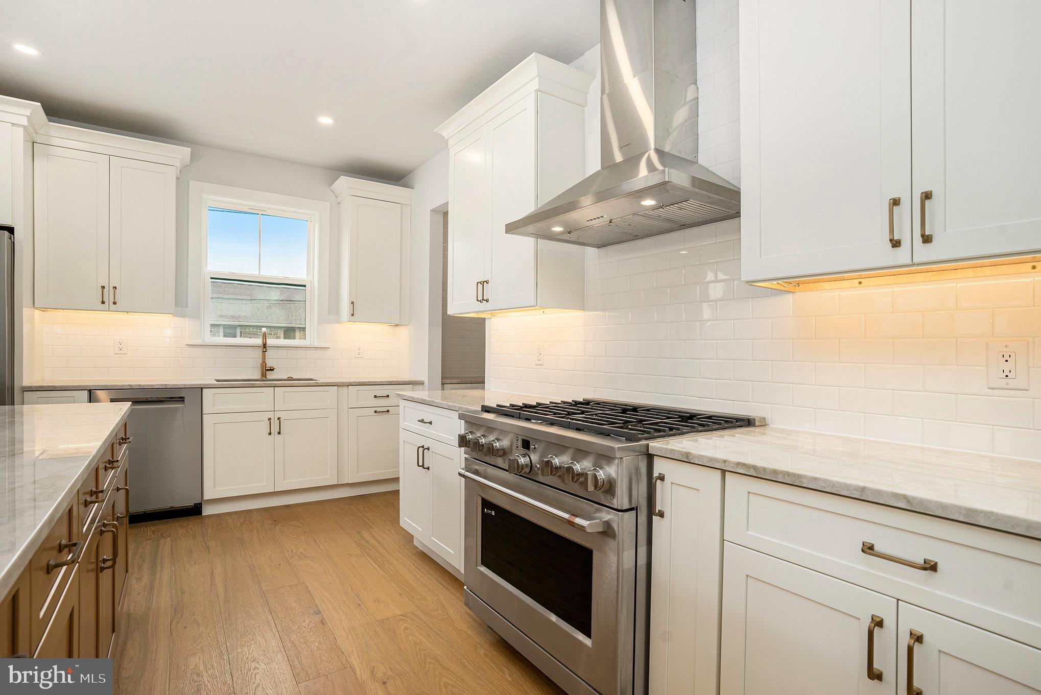 PLYMOUTH VALLEY - Residential